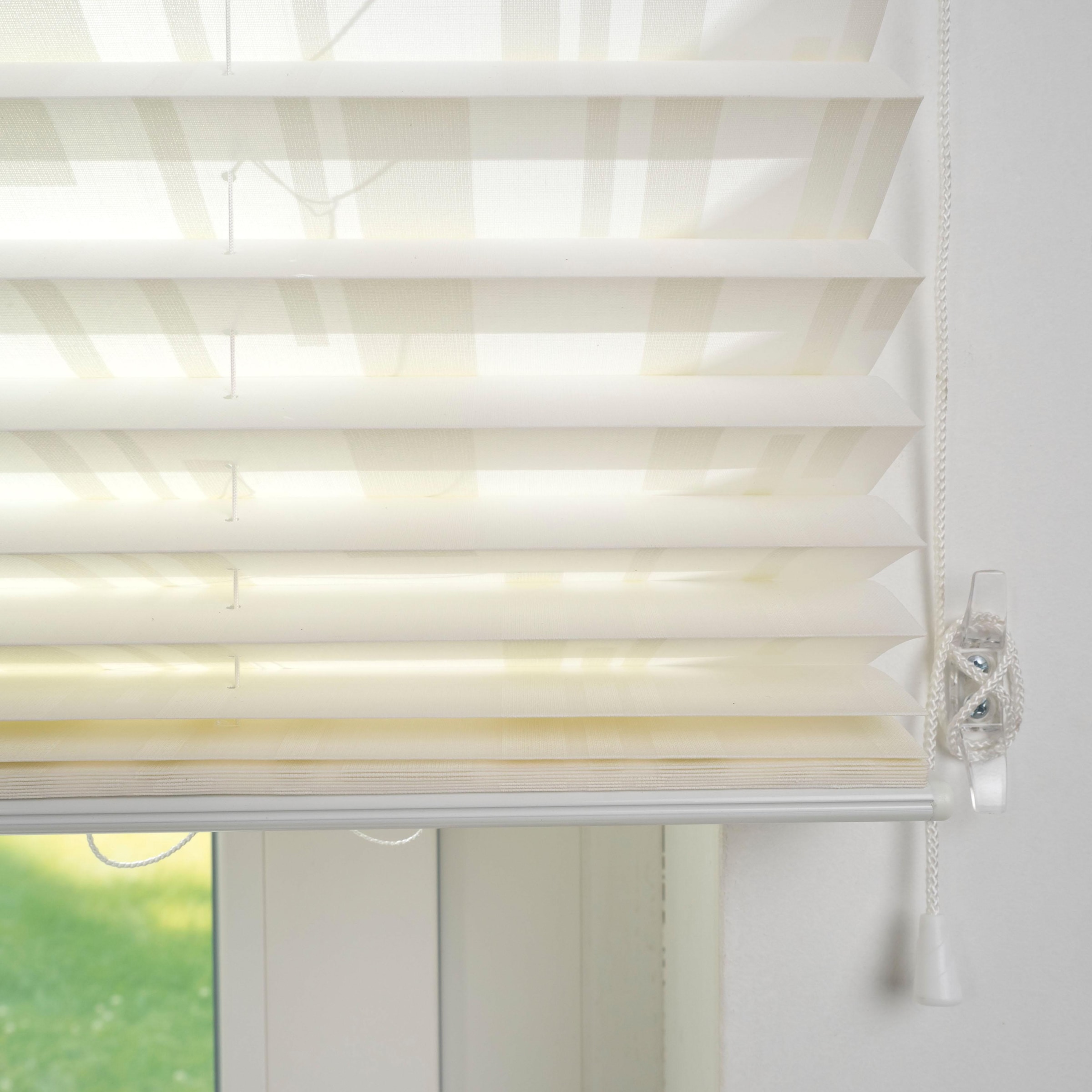 Liedeco Plissee »Modernes XXL-Plissee«, Lichtschutz, mit Bohren, freihängend, Fixmass, mit 48 mm Falten