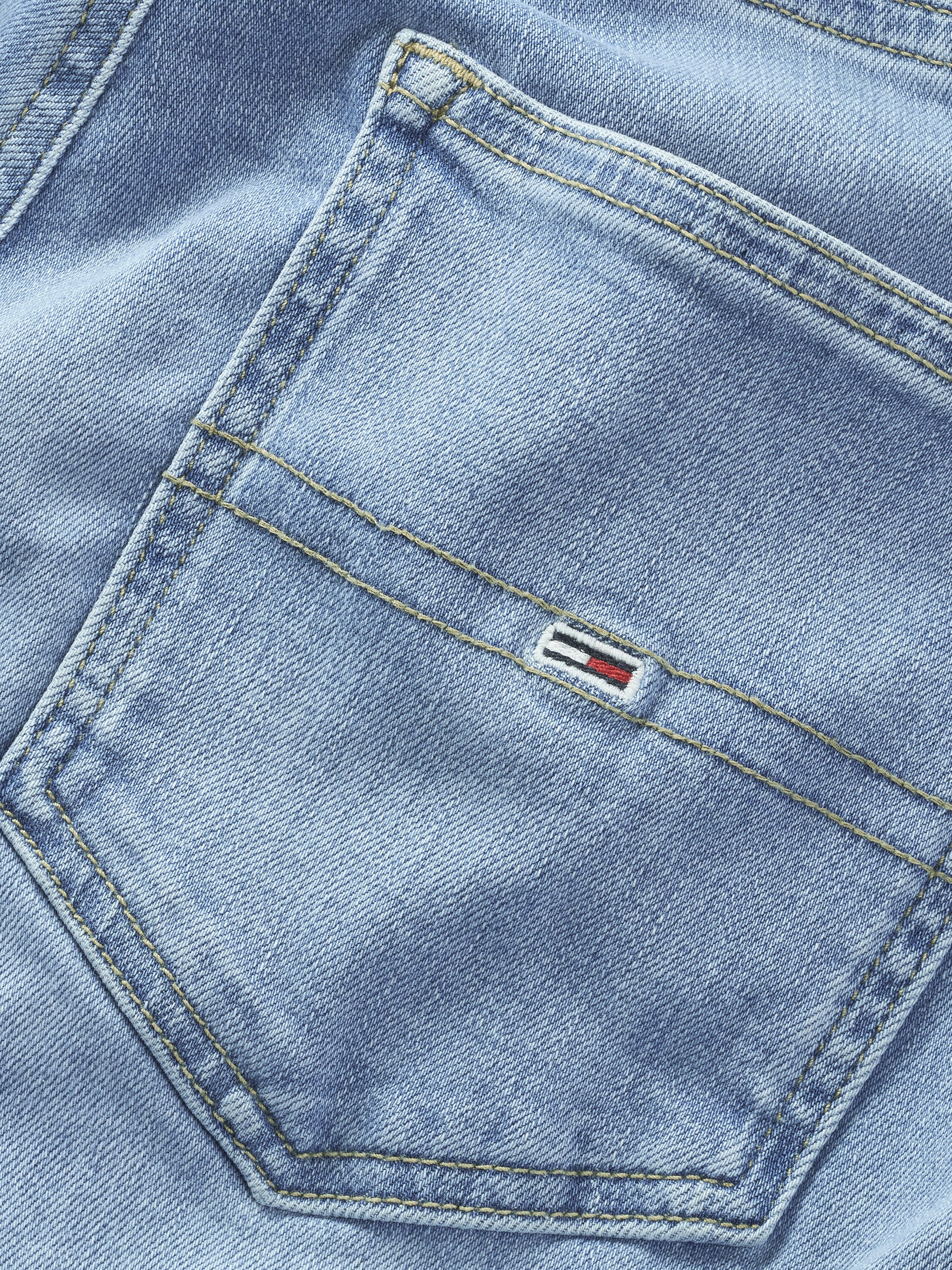 Tommy Jeans Slim-fit-Jeans »Sylvia High Rise Flare«, mit Logo-Badge
