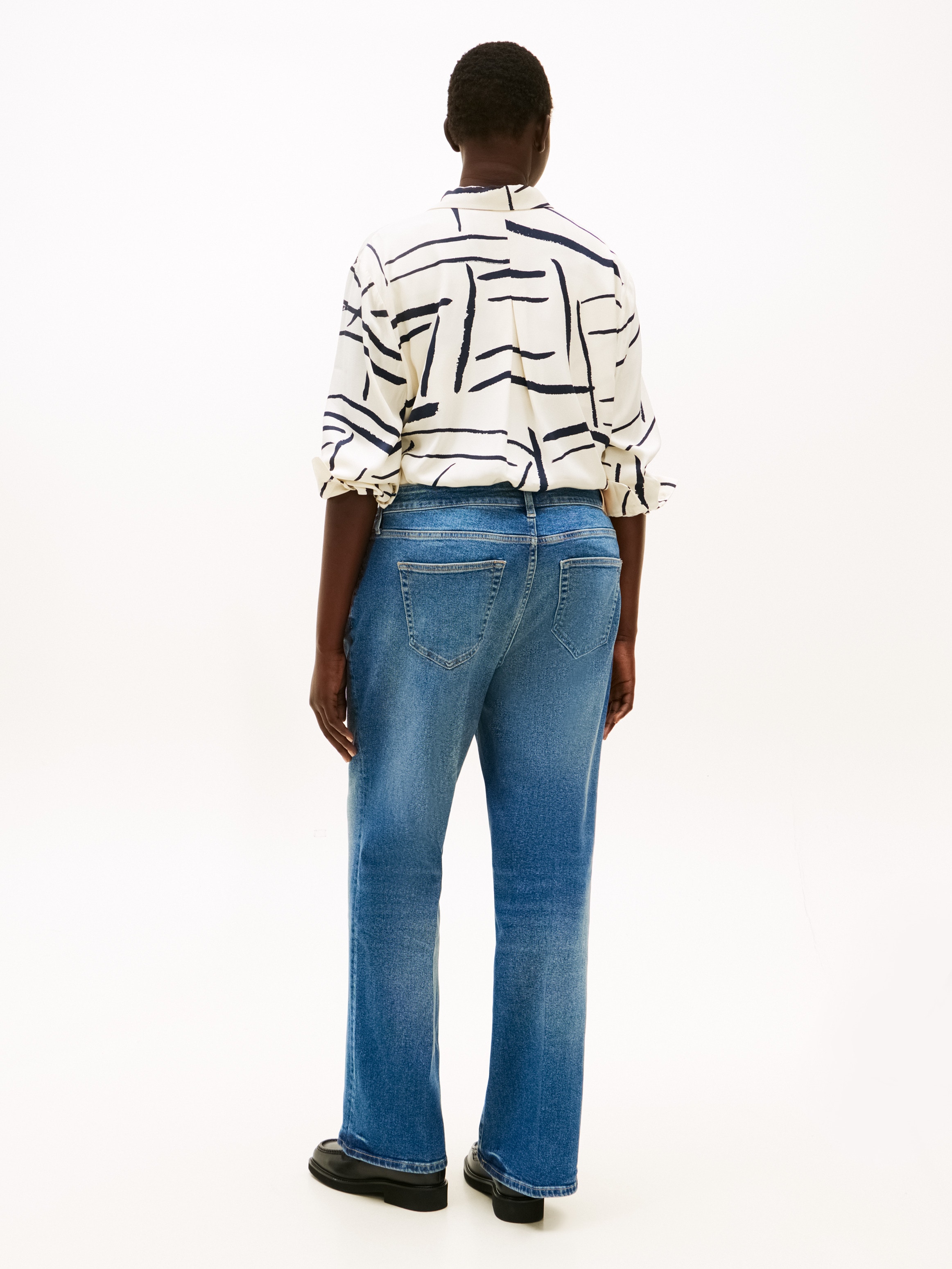 Tommy Hilfiger Curve Bootcut-Jeans »CRV DNM GLOW BOOTCUT RW« in grossen Grössen