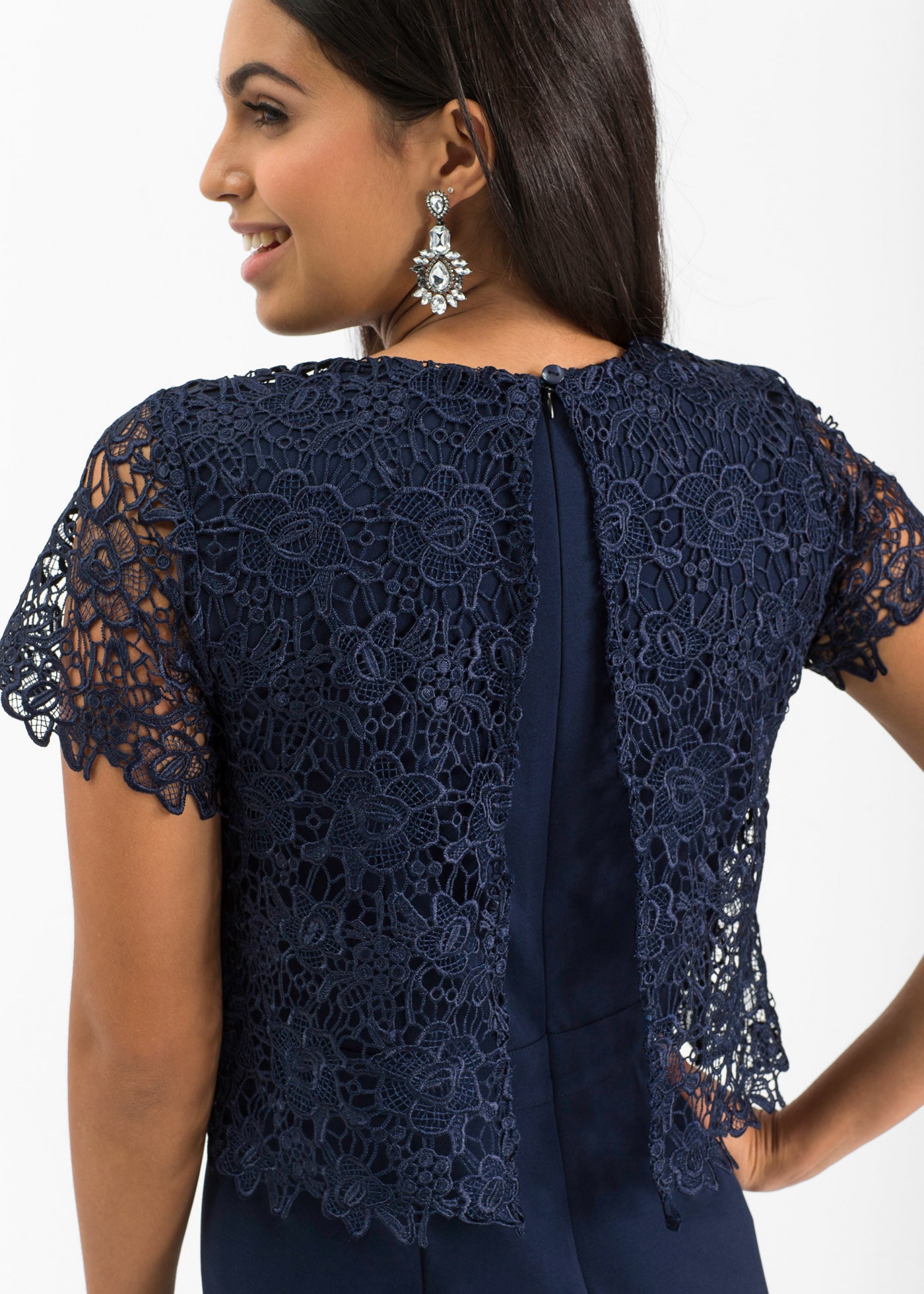 bonprix Jumpsuit mit kurzem Arm, figurumspielende Passform, weites Bein