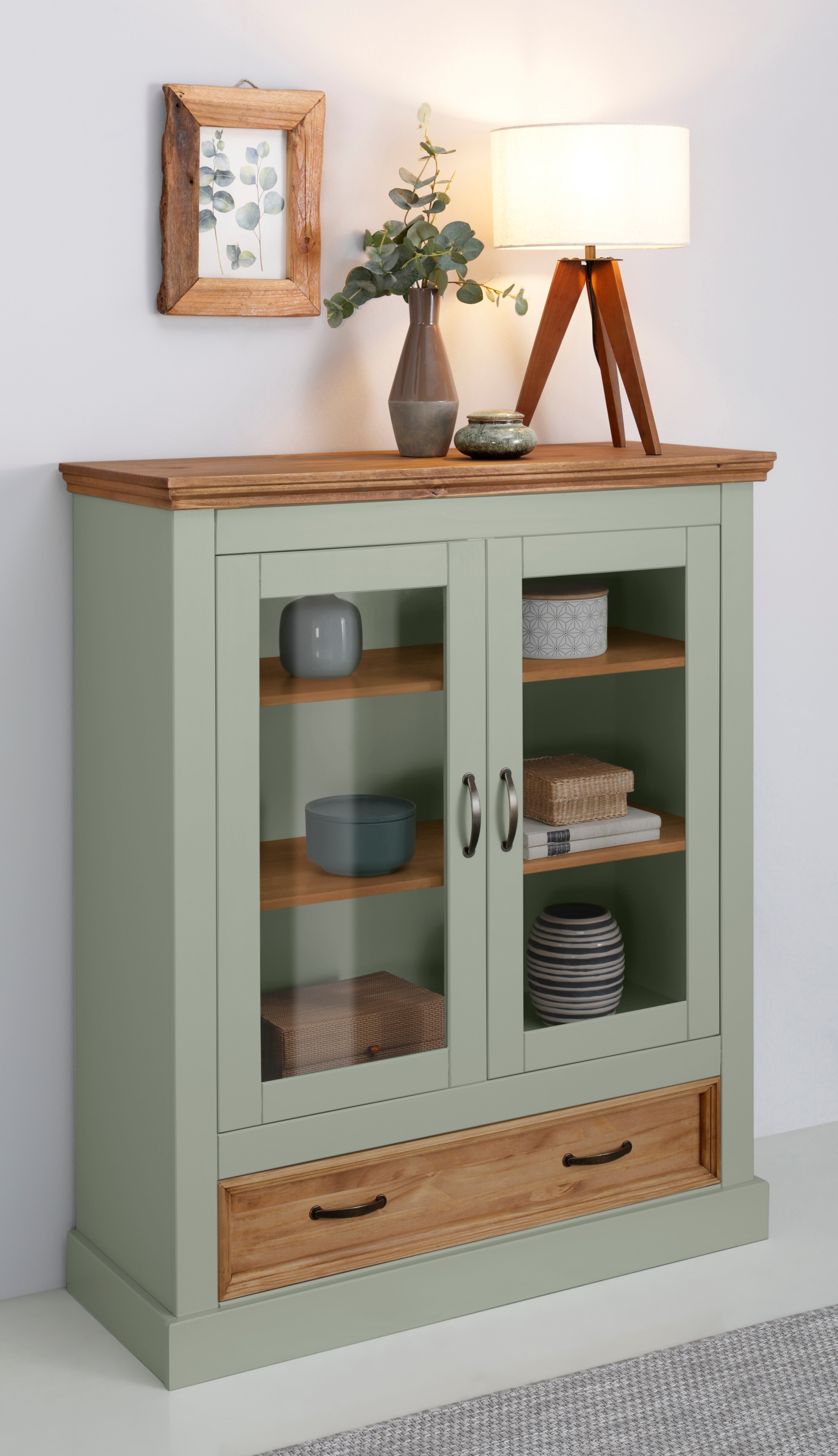 Image of GOODproduct Vitrine "Selma Highboard" aus massivem Kiefernholz, mit Griffen aus antikisiertem Metall