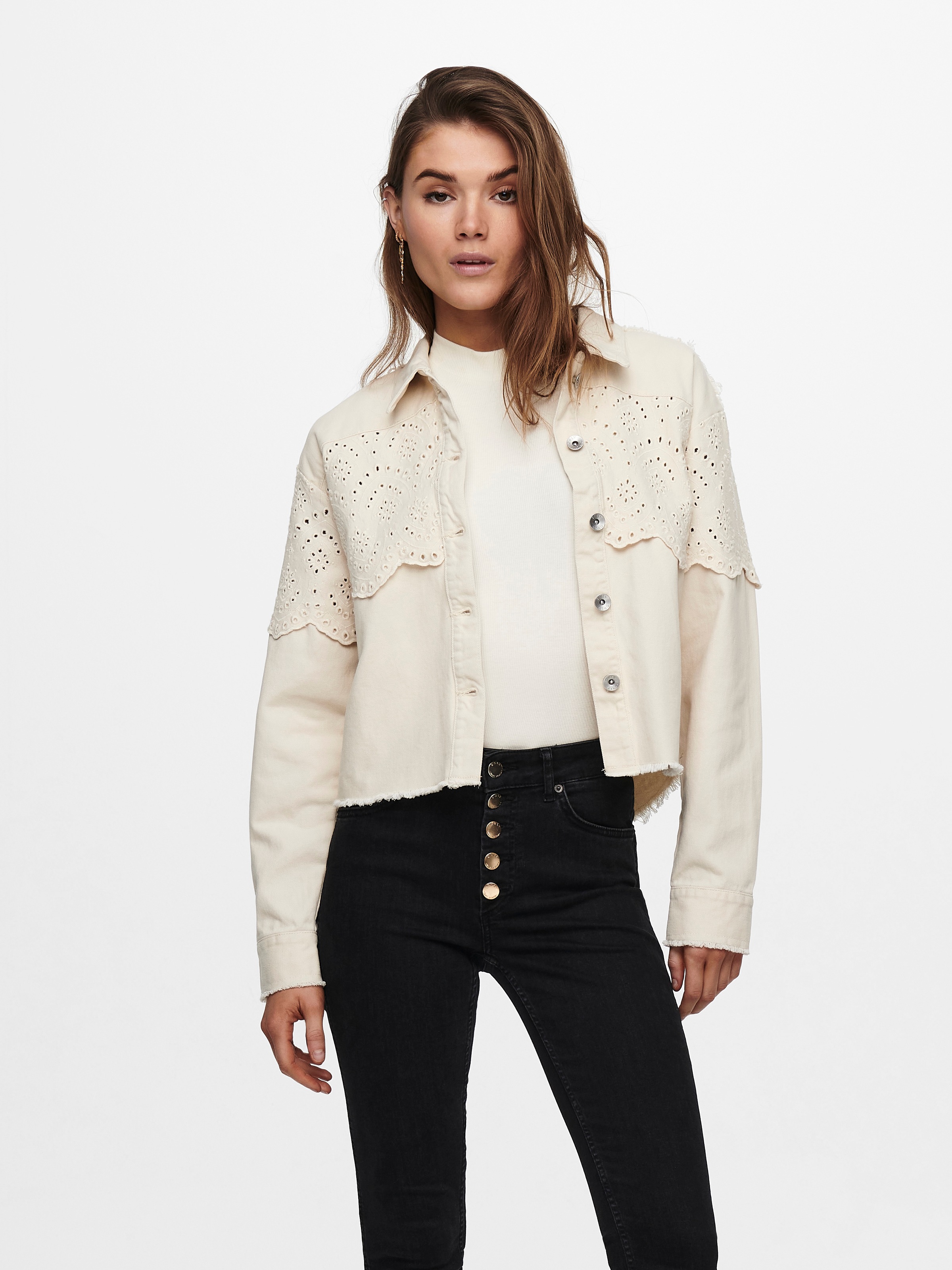Image of ONLY Kurzjacke "ONLELENA CROCHET JACKET NC OTW" mit hochwertiger Lochspitze
