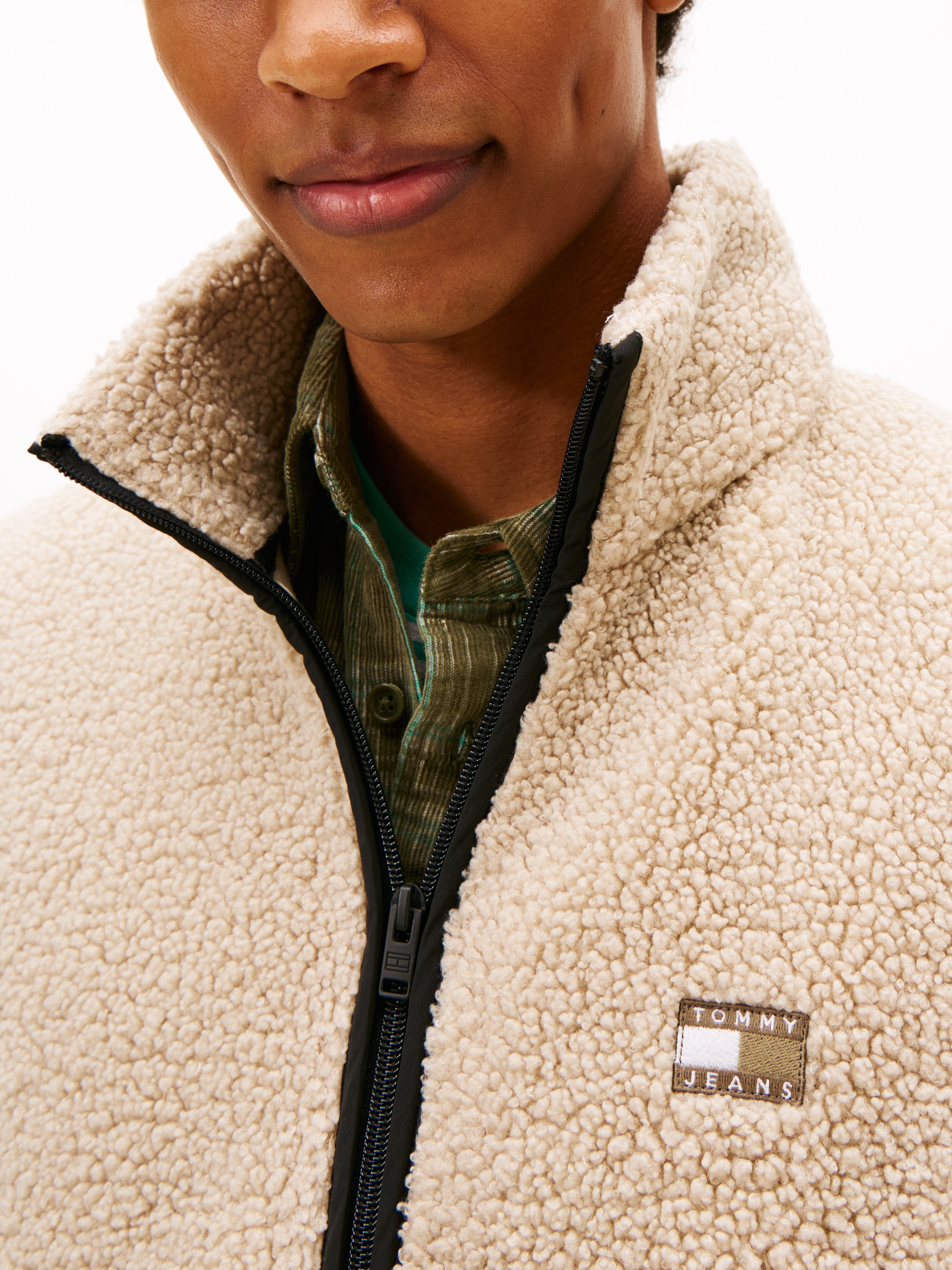 Tommy Jeans Veste polaire »TJM BADGE TEDDY« col montant, teddy fleece, coupe décontractée