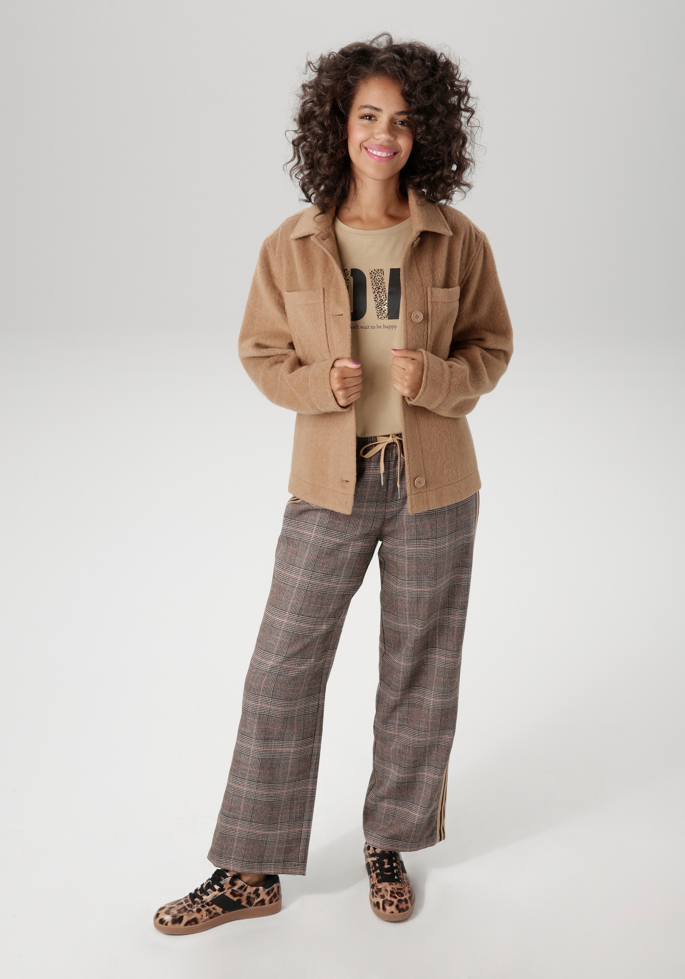 Aniston CASUAL Fleecejacke, mit tonigen Knöpfen zu schliessen