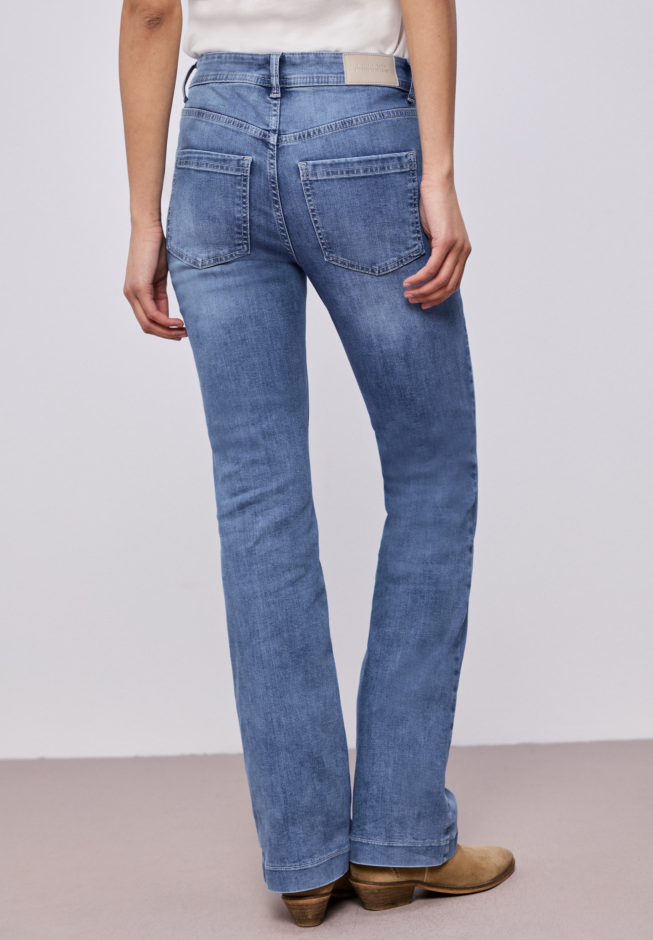 Image of STREET ONE Bootcut-Jeans "Style Blaire" in klassischer 5-Pocket-Form