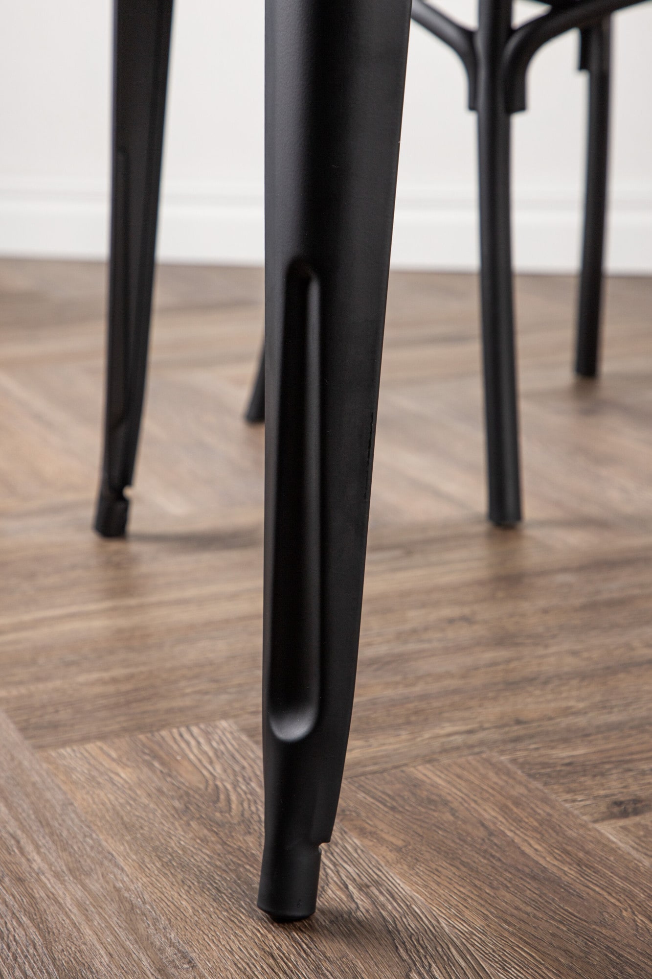 Venture Home Esstisch »Tempe, rechteckiger Esstisch in eleganter Walnussoptik, 140 × 80 cm« Esszimmertisch, MDF, Stahlbeine, rechteckig, kompakt, kultiviert