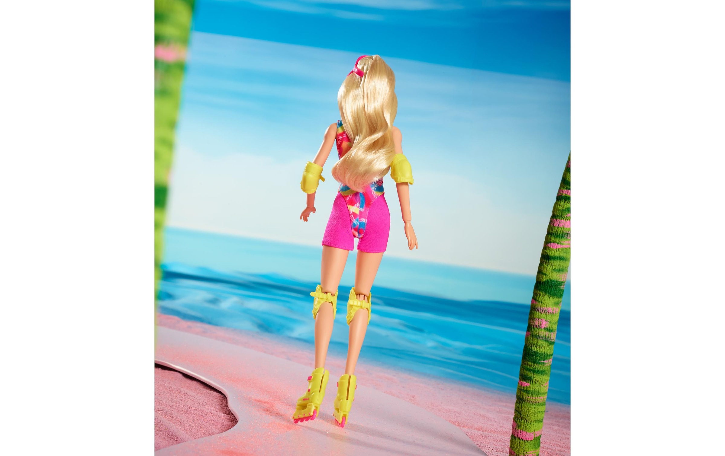 Barbie Anziehpuppe »Inlineskating Barbie zum Barbie-Movie im Retrolook«
