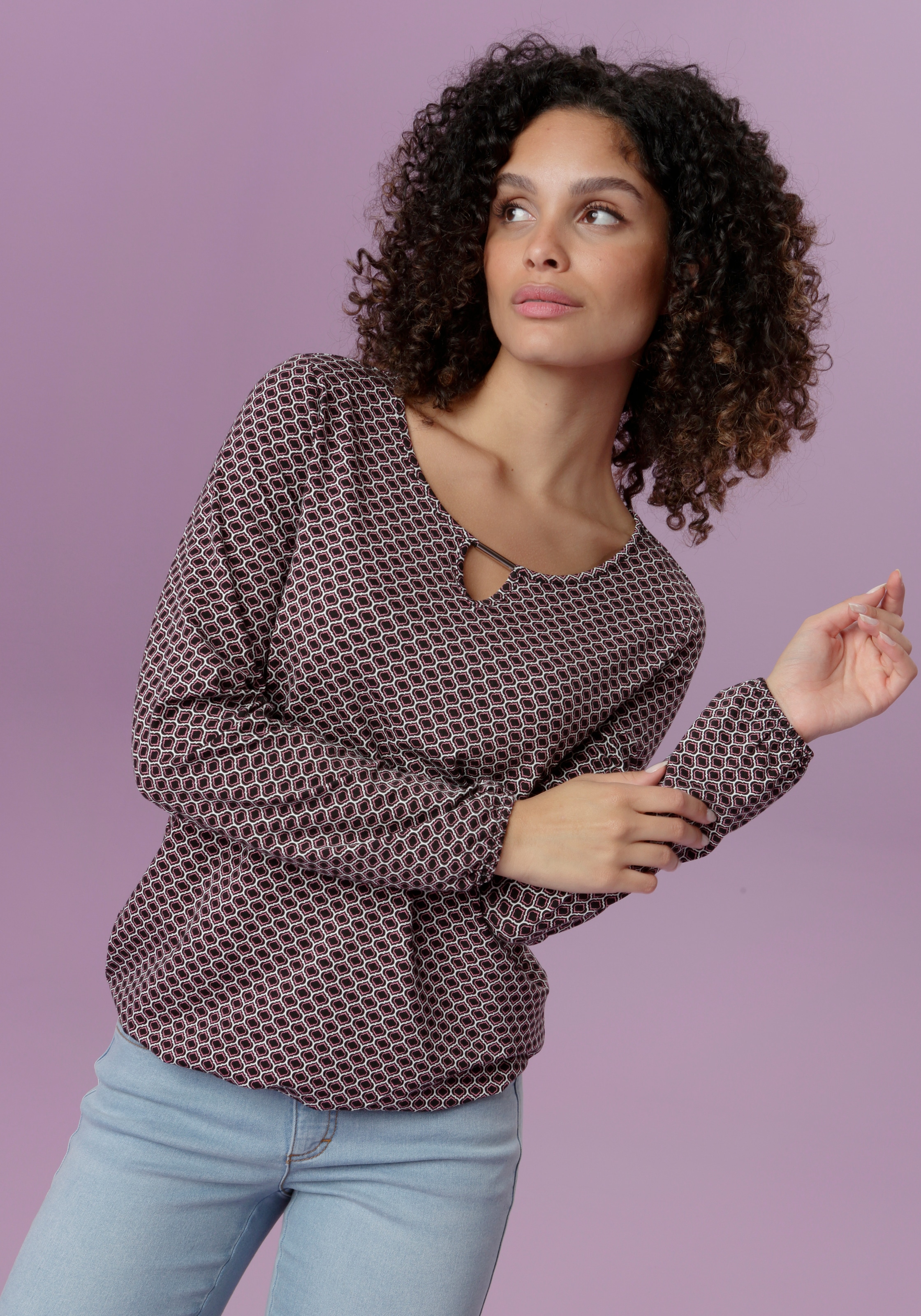Image of Aniston SELECTED Longsleeve in unterschiedlichen Drucken, jeweils mit Schmuckelement