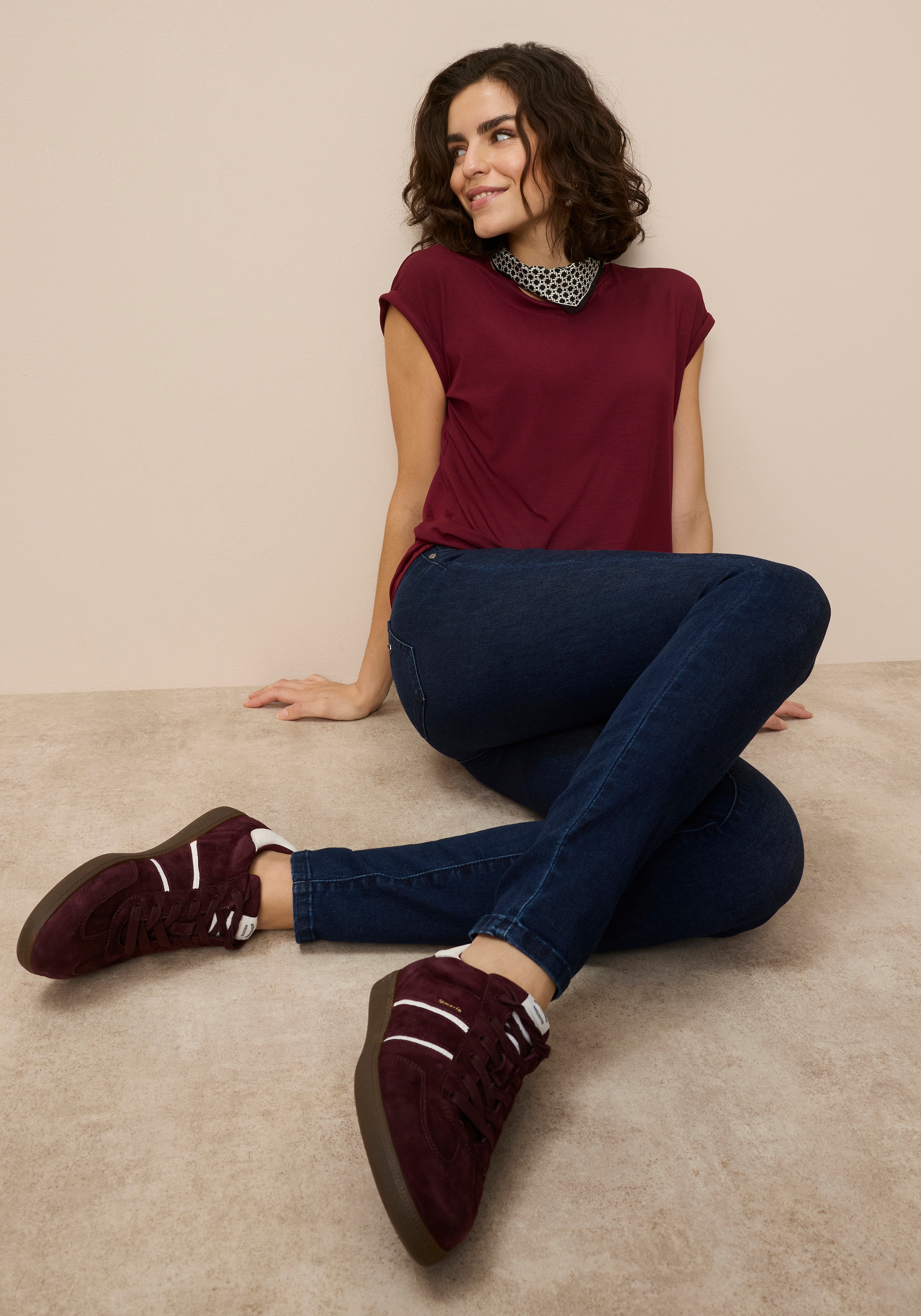 Tamaris Skinny-fit-Jeans »aus bequemen Stretch-Denim« schmale Beinweite, mit Gürtelschlaufenbund, mit Metallreissverschluss