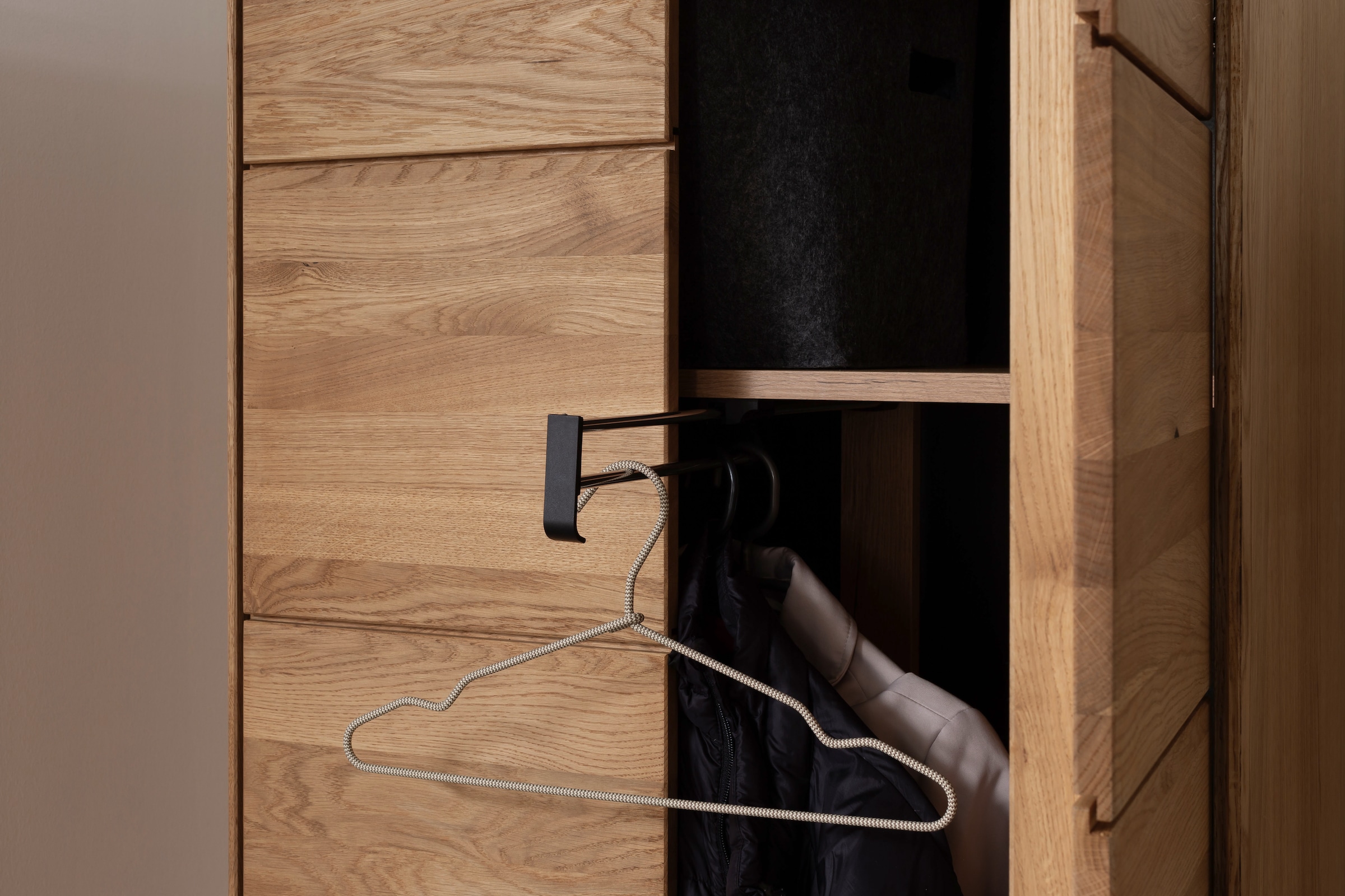 MCA living Garderobenschrank »Araya Garderobenschrank,Schrank,Dielenschrank,Flurschrank,Breite 69cm« Set, 1 Stück, 1 Stk. tlg. Türen gedämpft, Fachböden,ausziehbare Kleiderstange, FSC-Mix