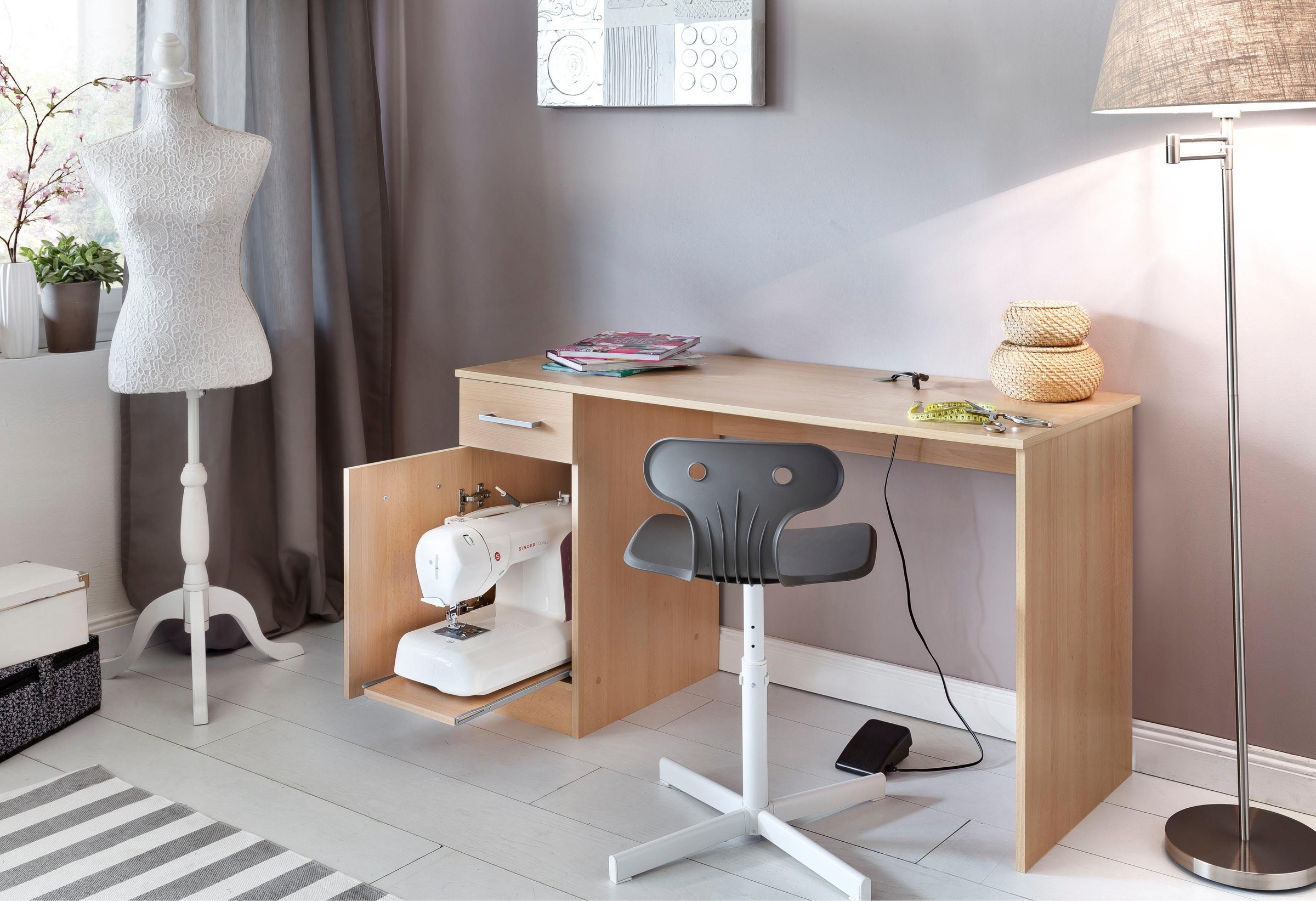 Image of Wilmes Schreibtisch, mit praktischem Bodenauszug, auch als Nähtisch geeignet bei Ackermann Versand Schweiz