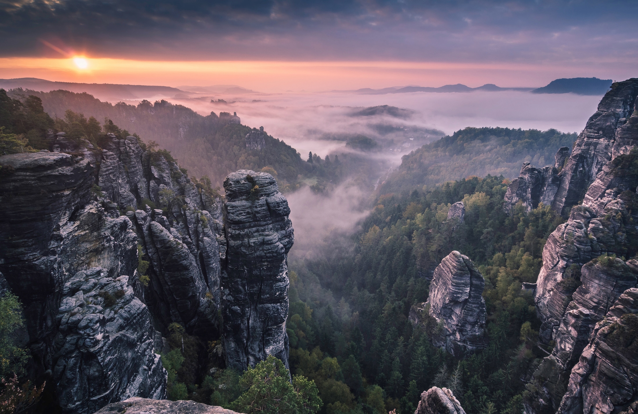 Image of Papermoon Fototapete "Photo-Art ANDREAS WONISCH, SONNENAUFGANG AUF DEN FELSEN"
