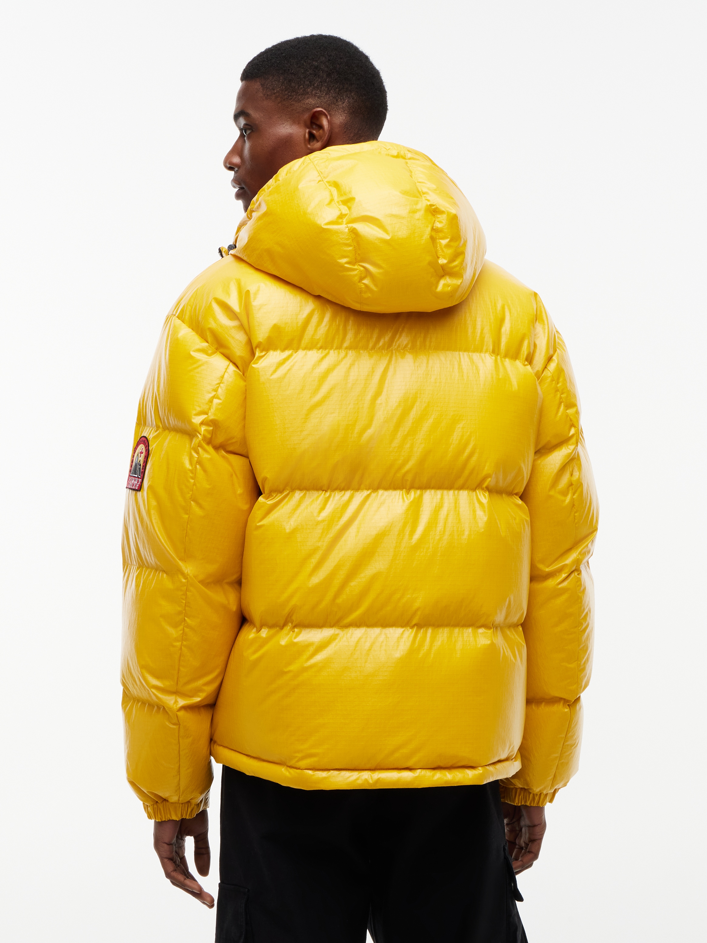 Tommy Jeans Doudoune »TJM ALASKA OUTDOORS DOWN« sans capuche mit Daunenfüllung, leicht glänzende Oberfläche