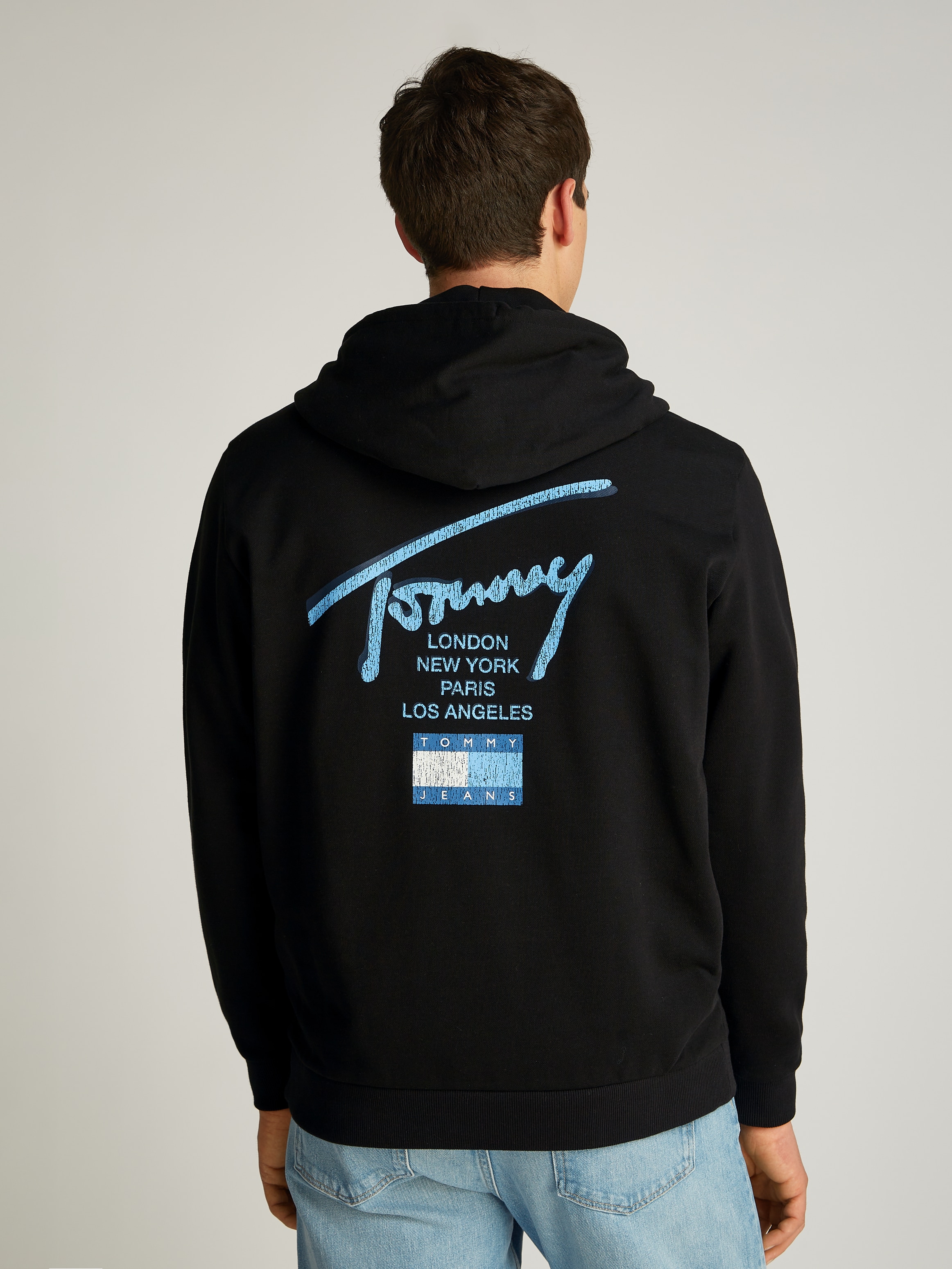 Tommy Jeans Plus Sweatjacke »TJM REG SIG TWIST ZIPTHRU EXT«, in Grossen Grössen, Logostickerei am Ärmel, Kängurutasche