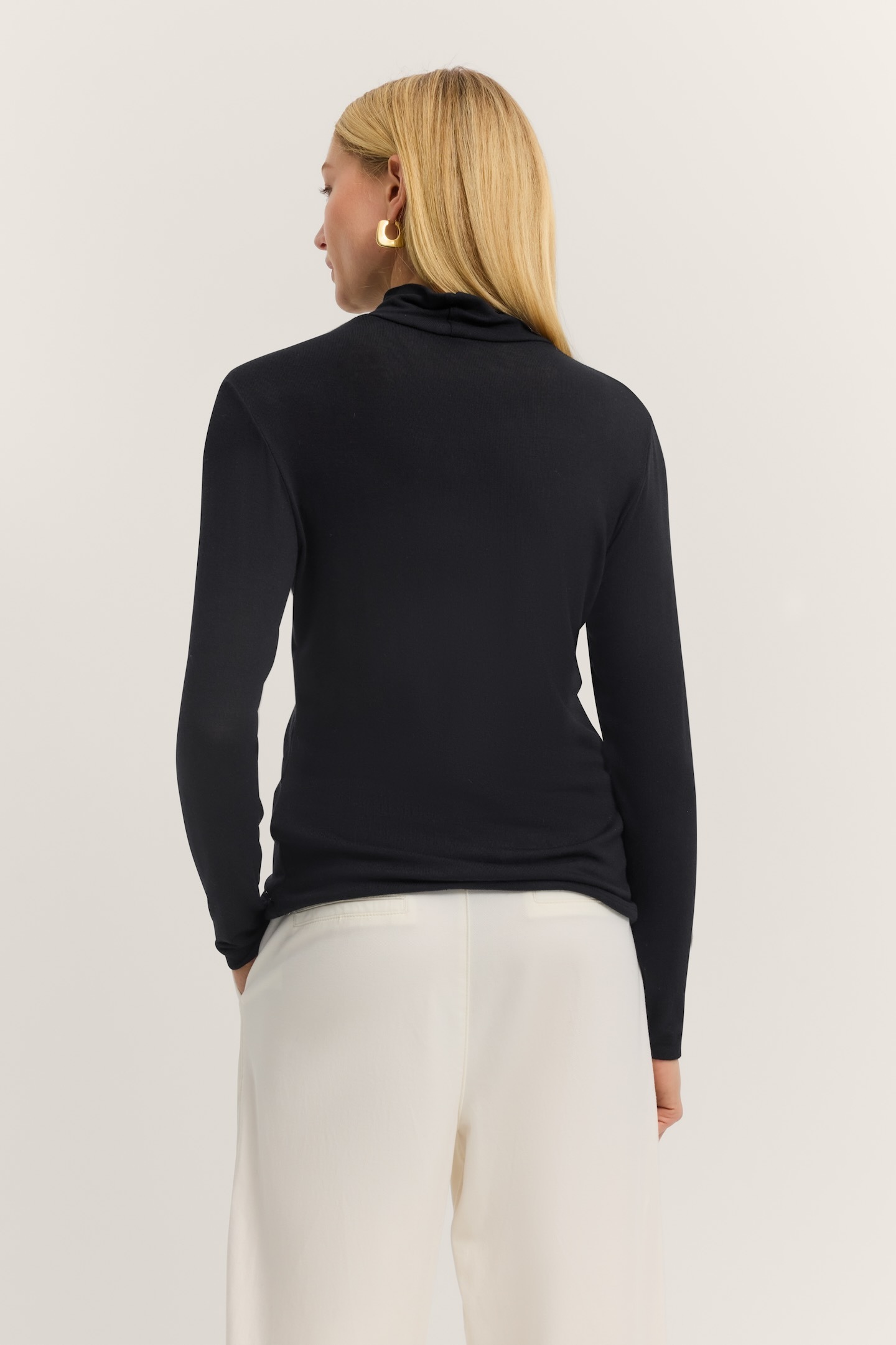 bugatti Sweatshirt »weich & elastisch«, in einem Modal-Mix
