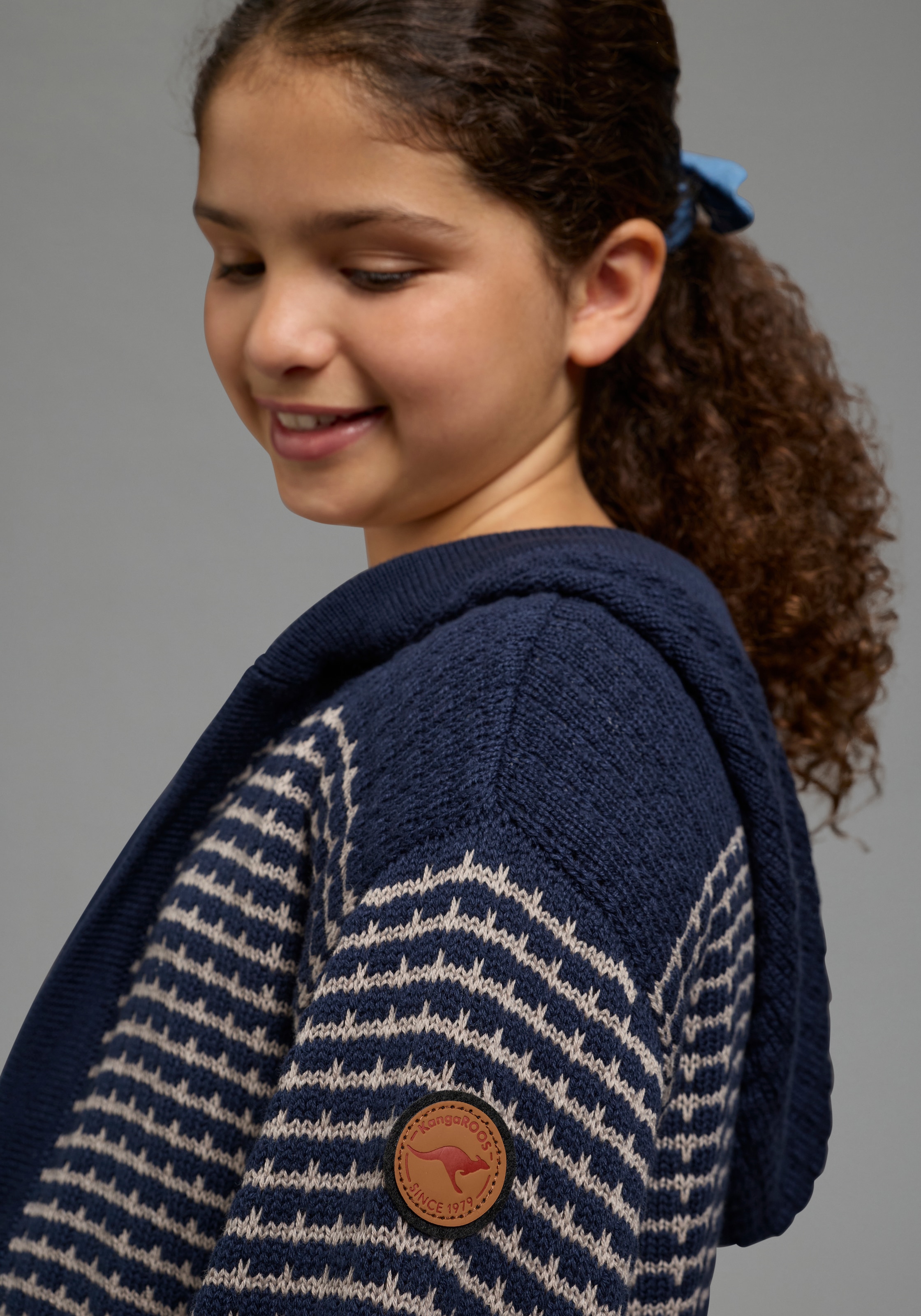 KangaROOS Longstrickjacke »Long-Strickjacke mit modischen Ringelmuster von KangaROOS« Lange Strickjacke, lässig geschnitten, Grobstrick-Qualität, Mini-Me