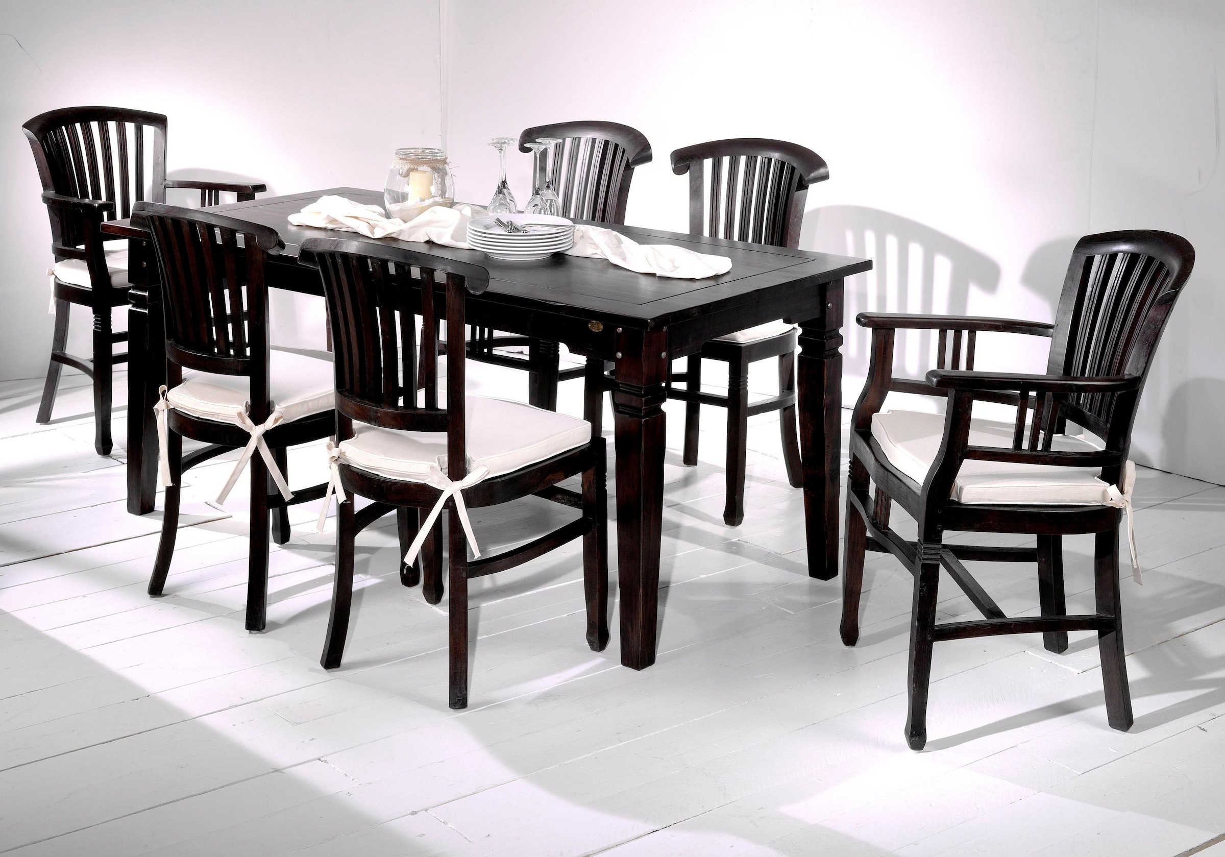 SIT Table de salle à manger »Riposto 160 x 90 cm aus massiver Akazie im Lodge-Stil« Table en bois massif avec finition antique et place pour jusqu'à 6 chaises