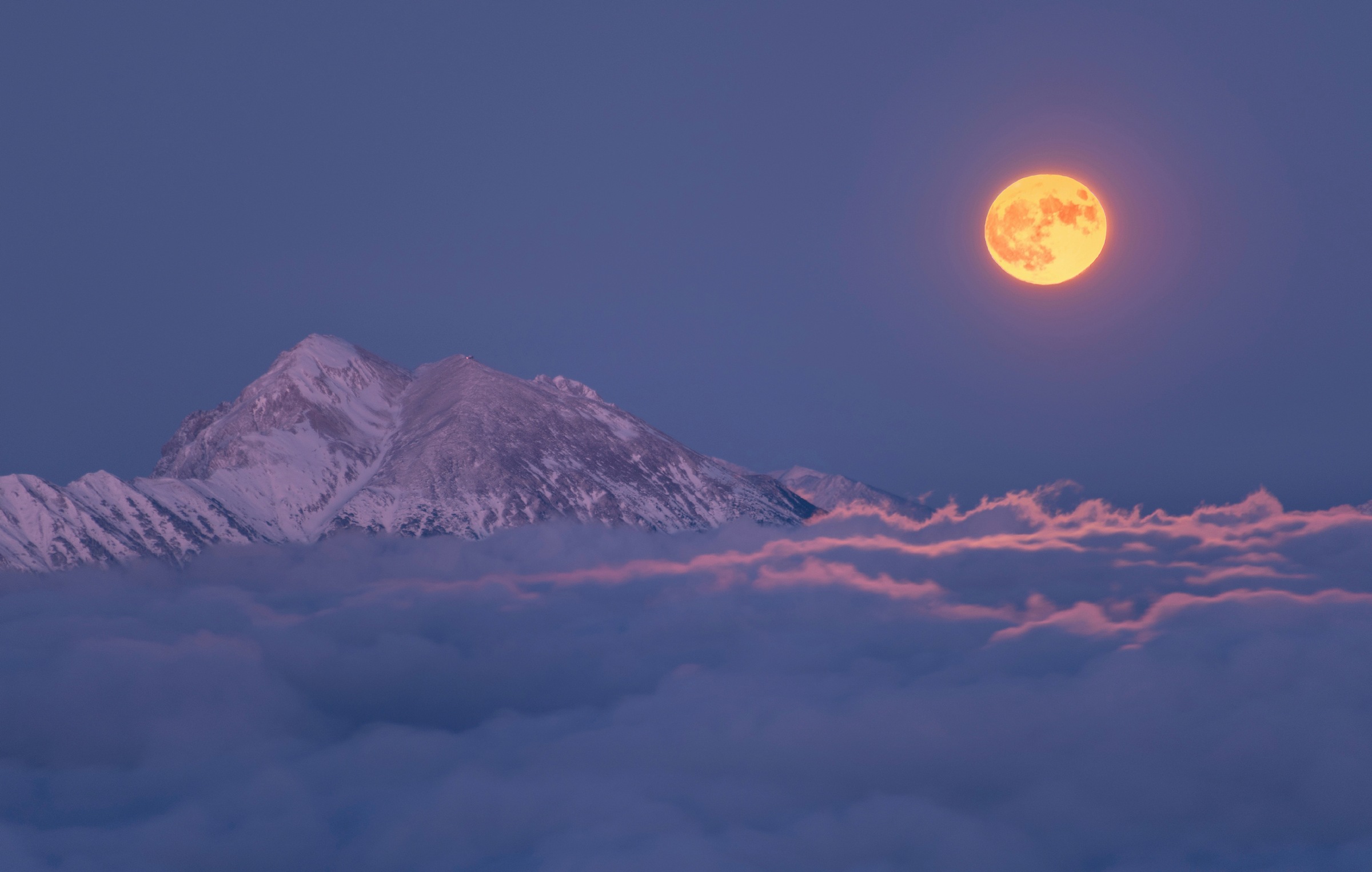 Image of Papermoon Fototapete »Photo-Art ALES KRIVEC, SUPER MOON ERHEBT SICH«, Vliestapete, hochwertiger Digitaldruck, inklusive Kleister bei Ackermann Versand Schweiz