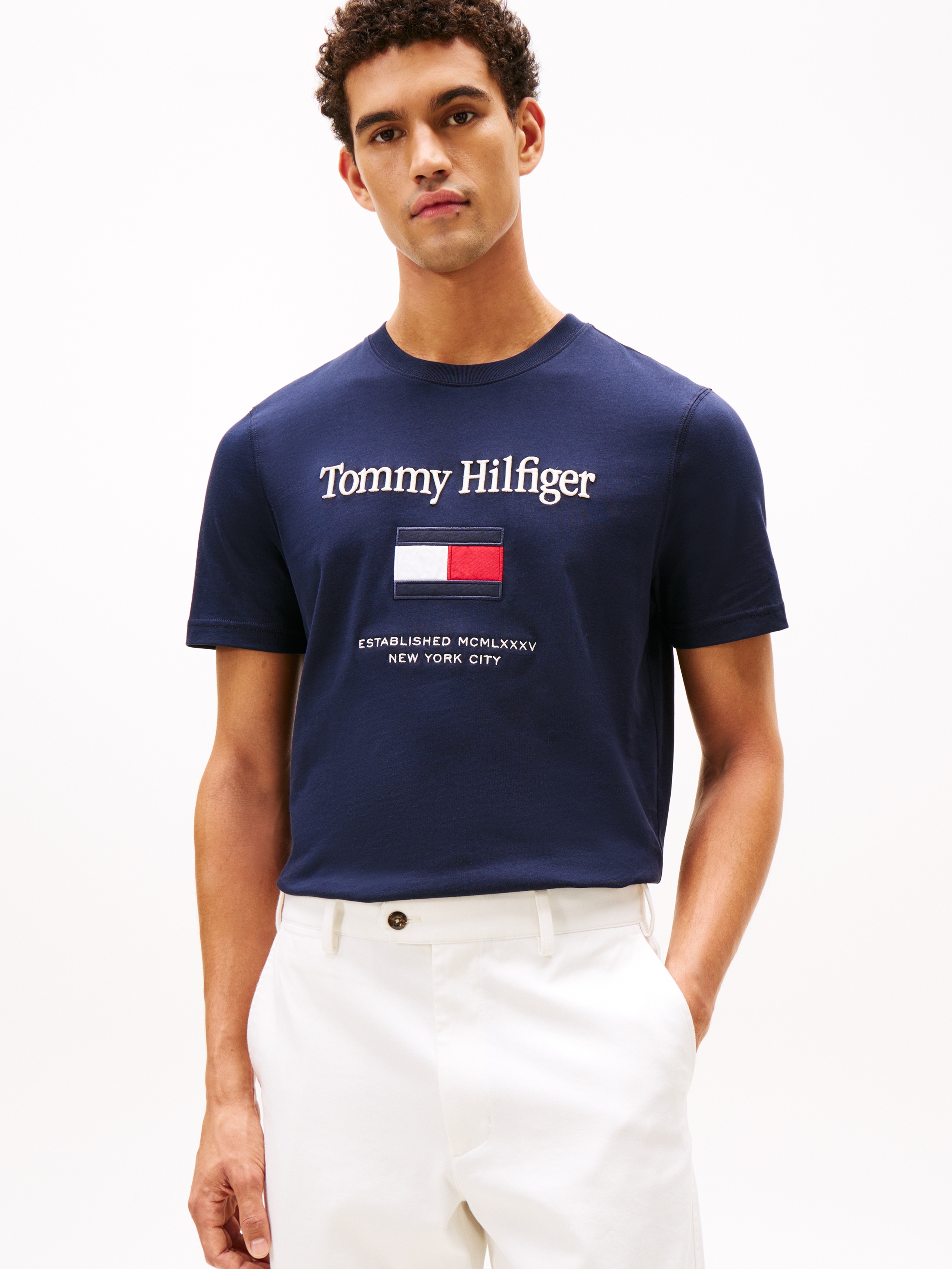 Image of Tommy Hilfiger T-Shirt "TOMMY EMBRO FLAG" mit Logostickerei, Jersey, normale Passform