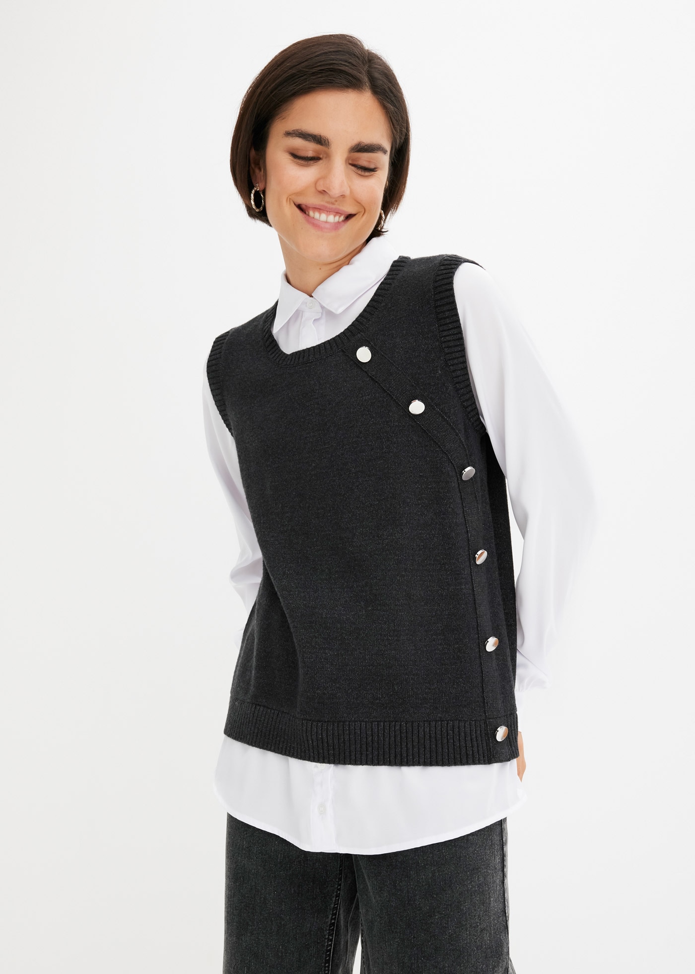 Image of bonprix 2-in-1-Pullover bestehend aus Strickpullunder mit Bluseneinsatz. bequem, Zierknöpfe