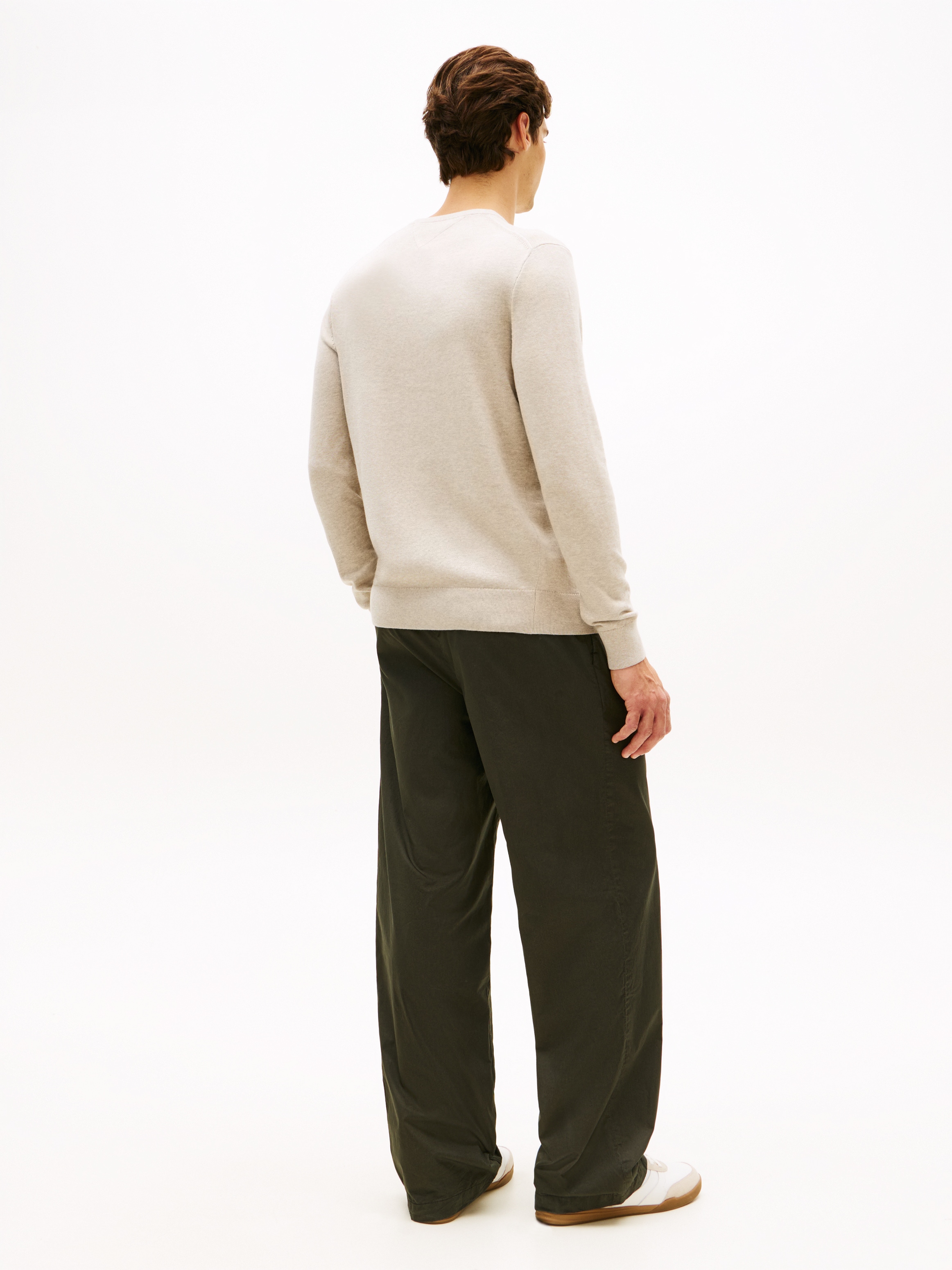 Tommy Hilfiger Pull en tricot »ESSENTIAL COTTON V NECK mit V-Ausschnitt und Stickerei« Uni, décontracté, coupe régulière, coton, col en V