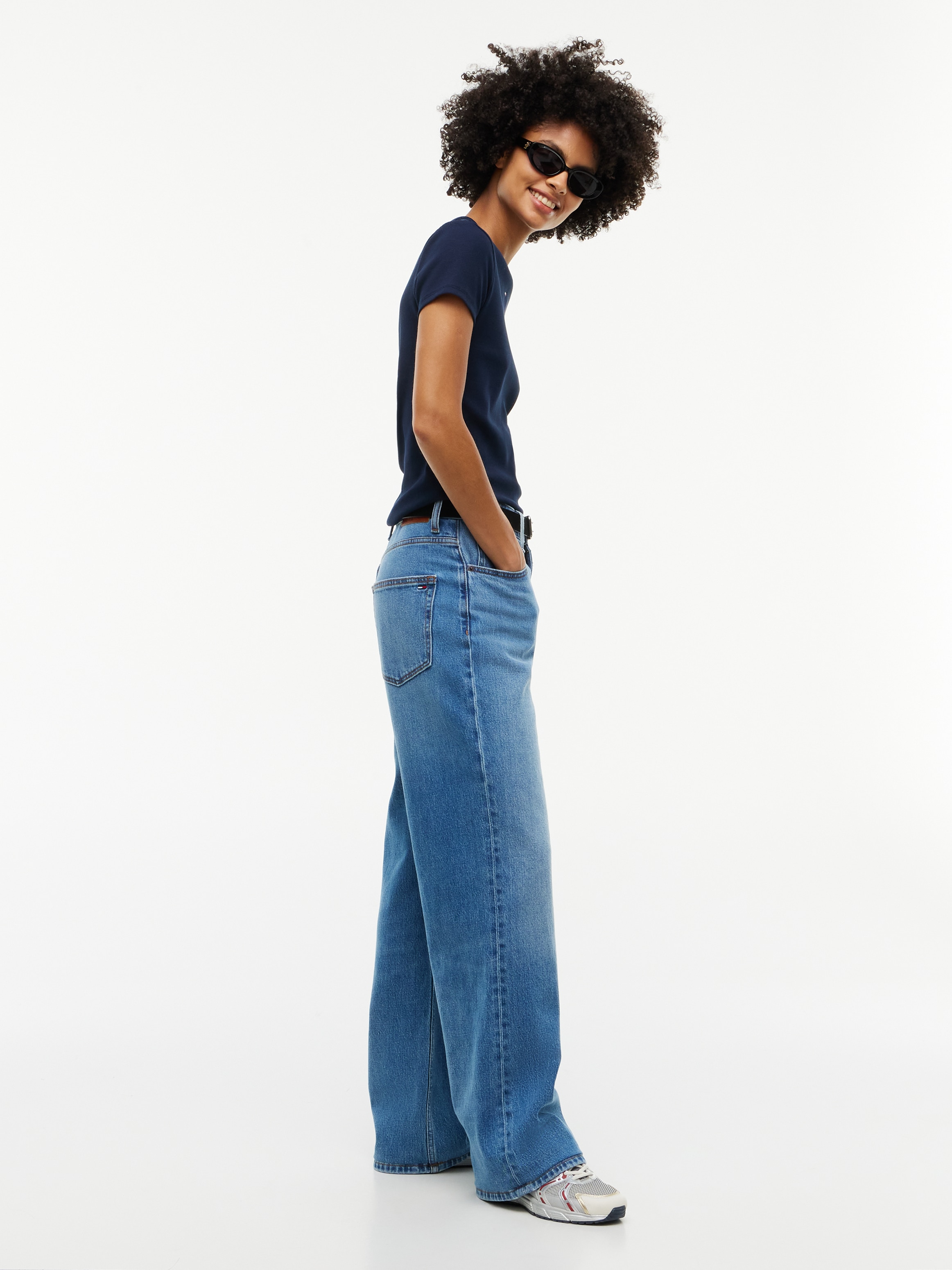 Tommy Jeans Jeans Relax-fit »MIA MID RELAXED STRAIGHT BJ0133« mélange coton, coupe décontractée