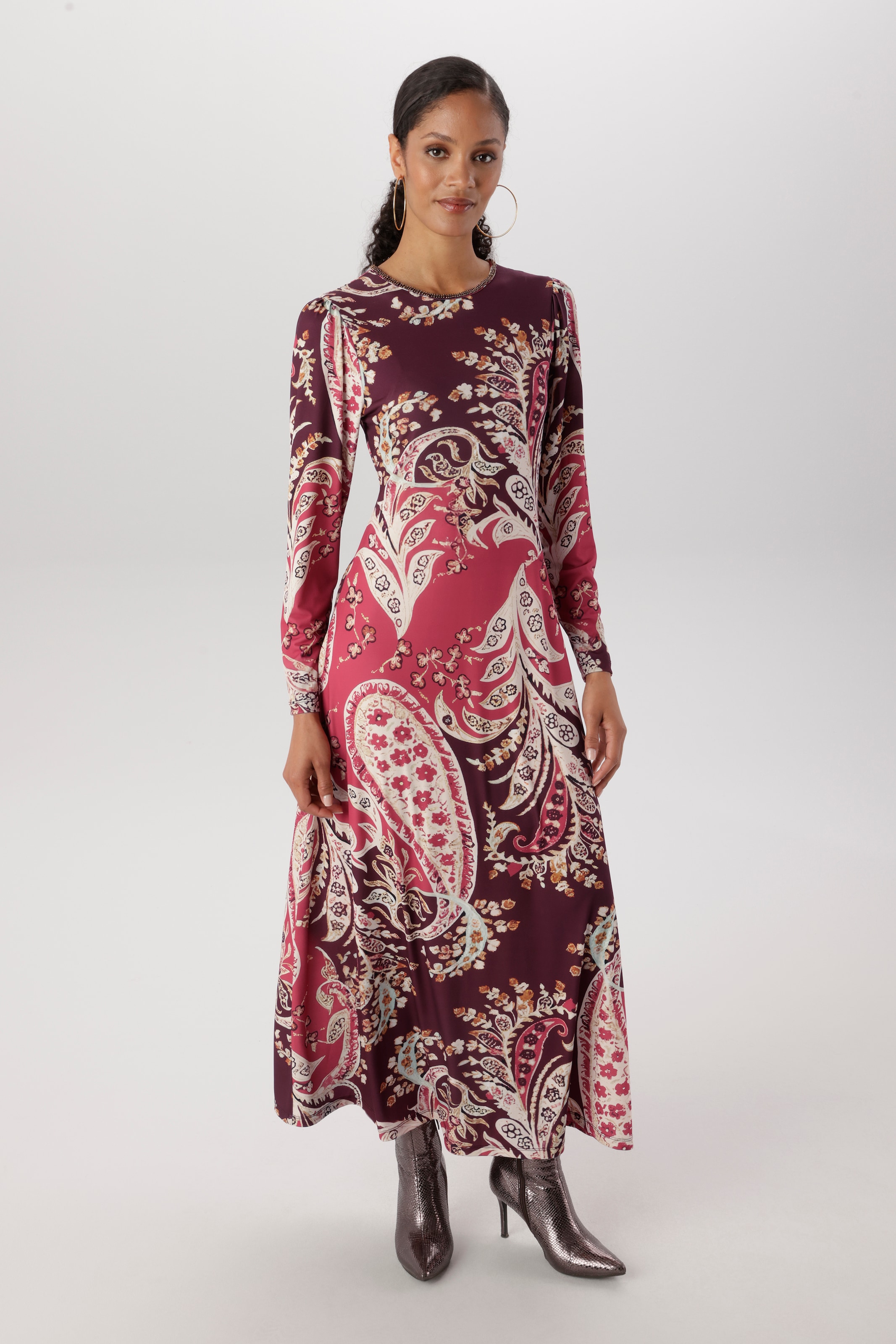 Aniston SELECTED Maxi robe avec petites perles artificielles à l'encolure ronde - NOUVELLE COLLECTION