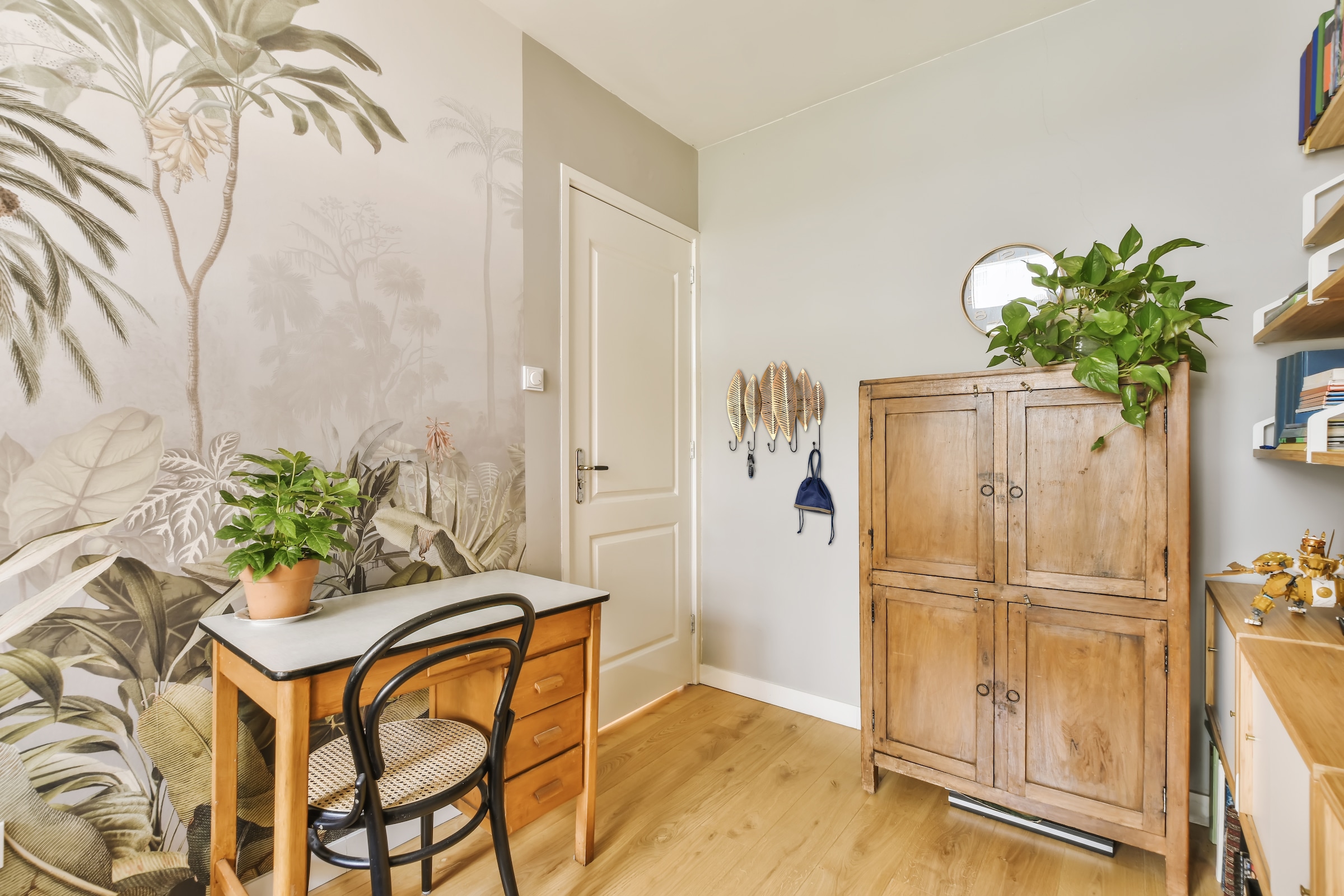 MIRRORS AND MORE Wandgarderobe »Alma« 1 Stk. tlg. Blatt-Design mit 5 Haken aus Metall