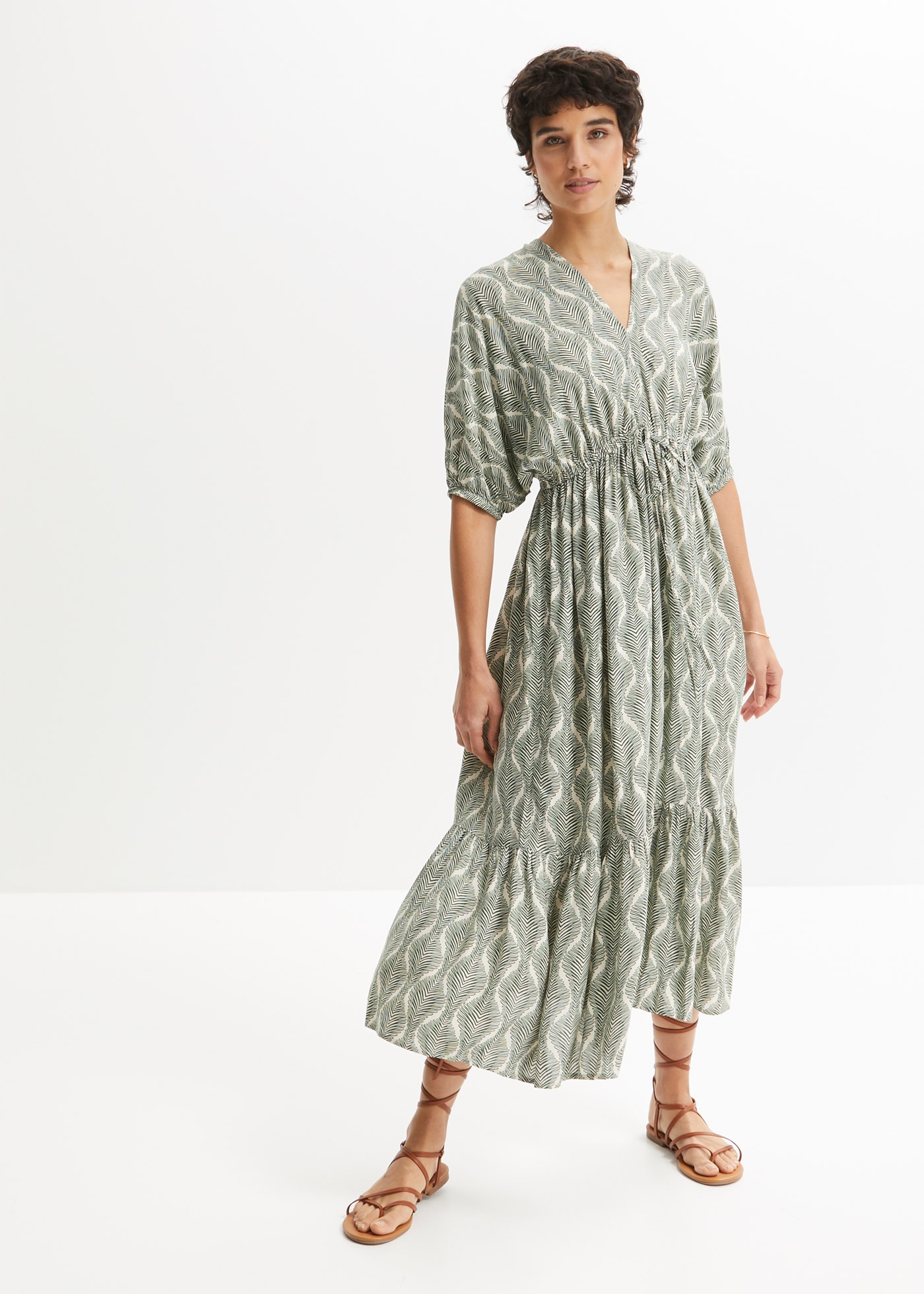 Image of bonprix Midikleid "Midikleid aus fliessender Viskose" aus Viskose, ausgestellte Passform, mit Fledermausärmeln