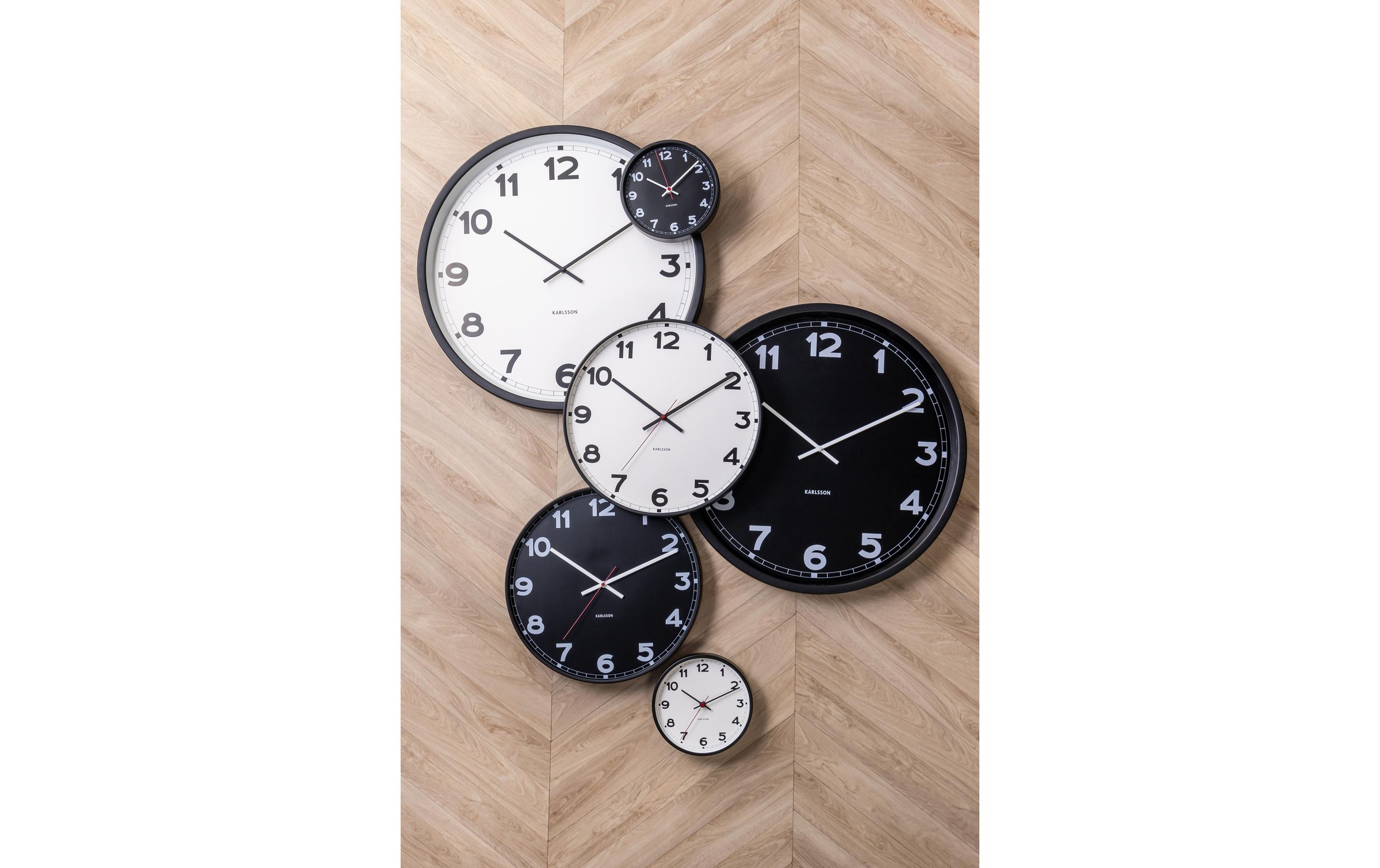 Karlsson Wanduhr »New Classic Small 20 cm, Schwarz«
