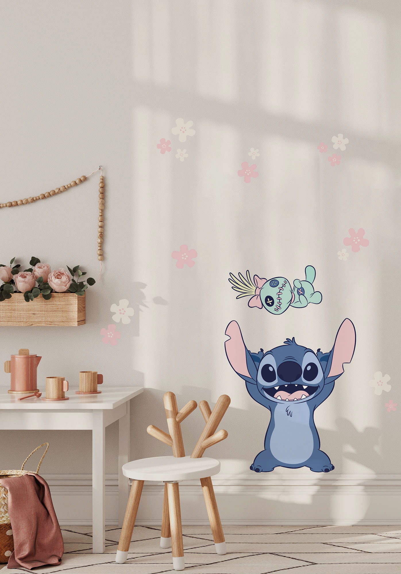 Image of Komar Wandtattoo "Disney Lilo and Stitch Lifesize" 50 x 70 cm (Breite x Höhe) - Kinderzimmer, Wandsticker