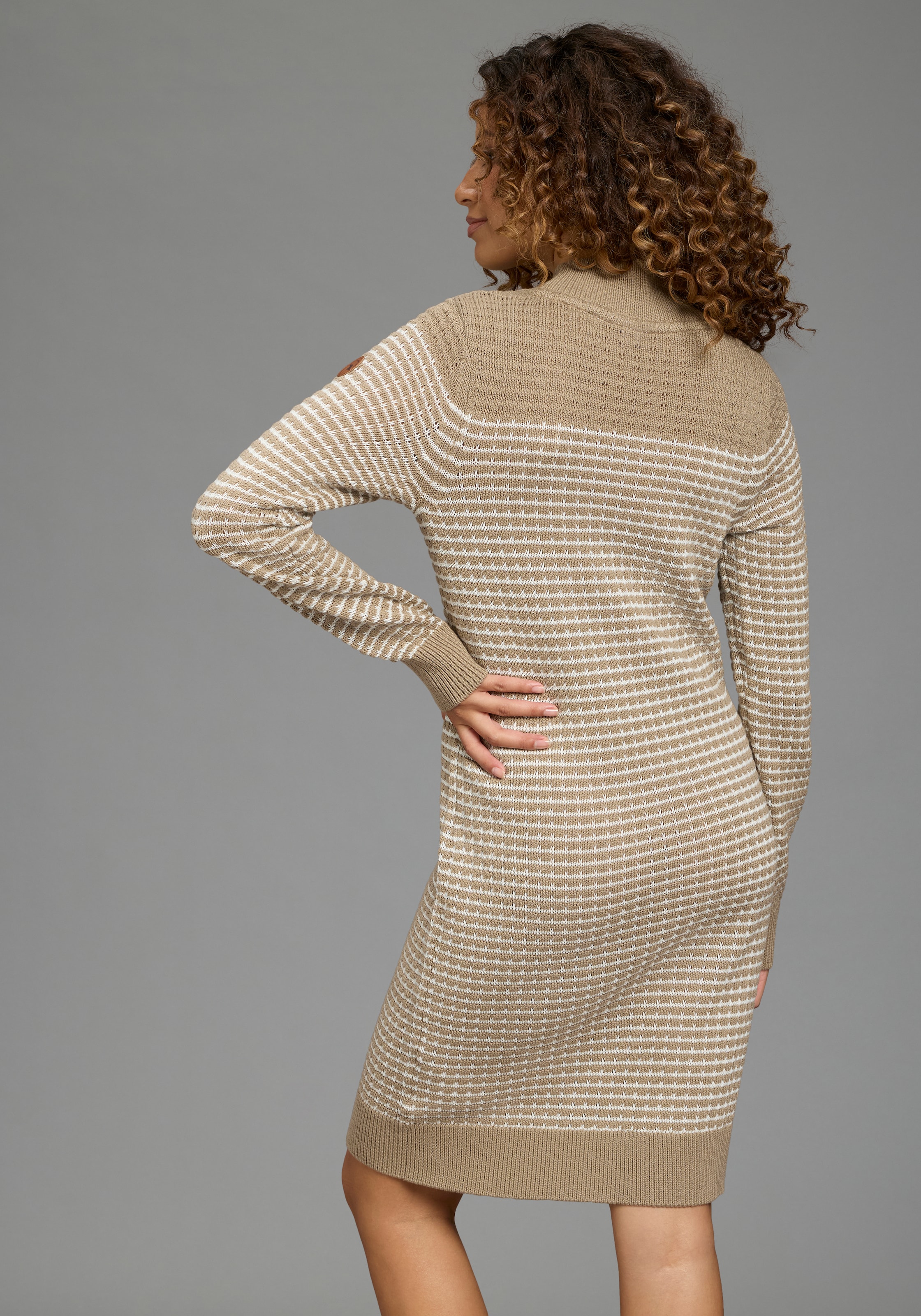 KangaROOS Robe en tricot avec coupe confortable, manches longues, longueur env. mi-cuisse