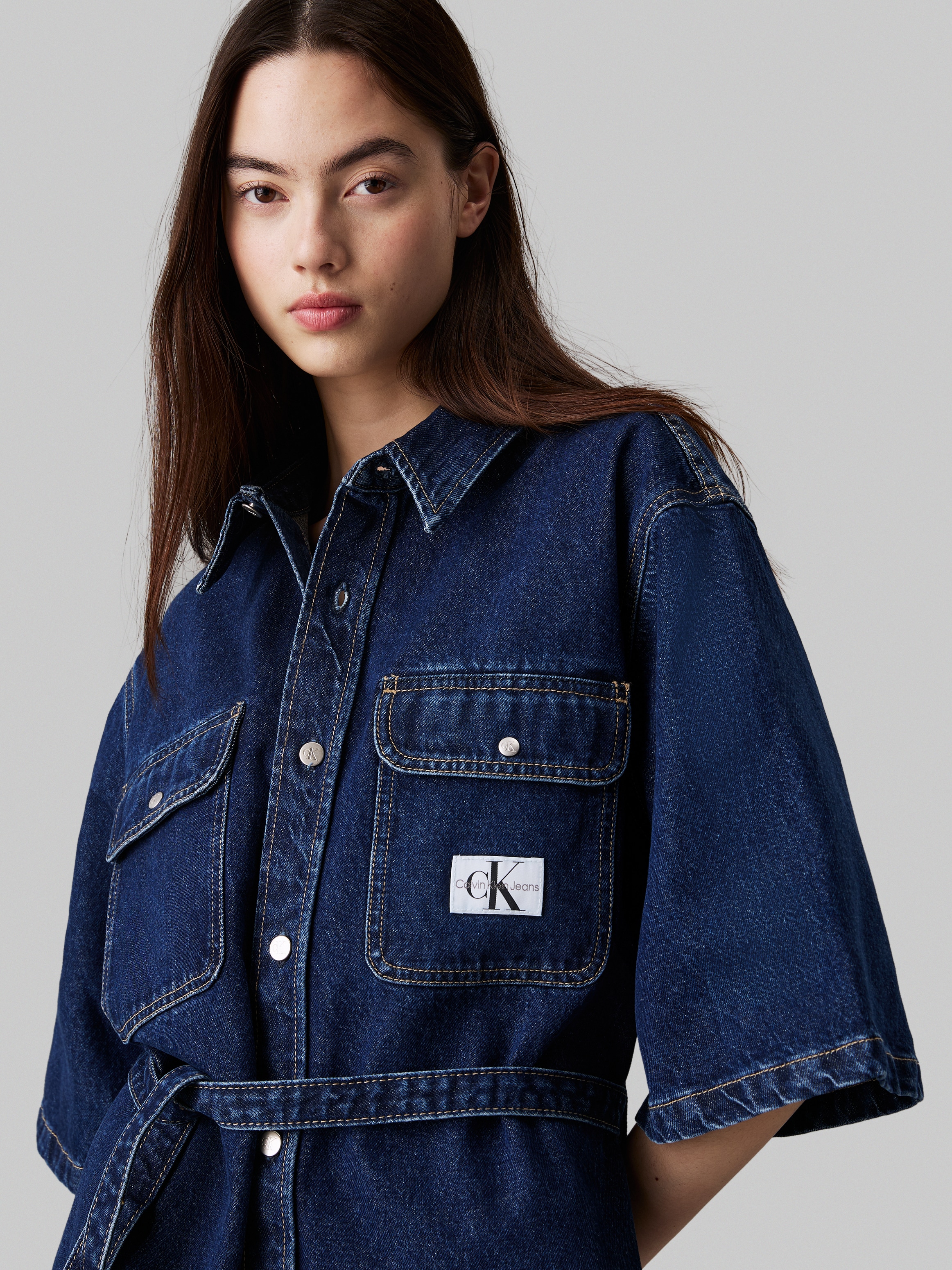 Calvin Klein Jeans Jeanskleid »UTILITY BELTED SHIRT DRESS«, mit Logopatch