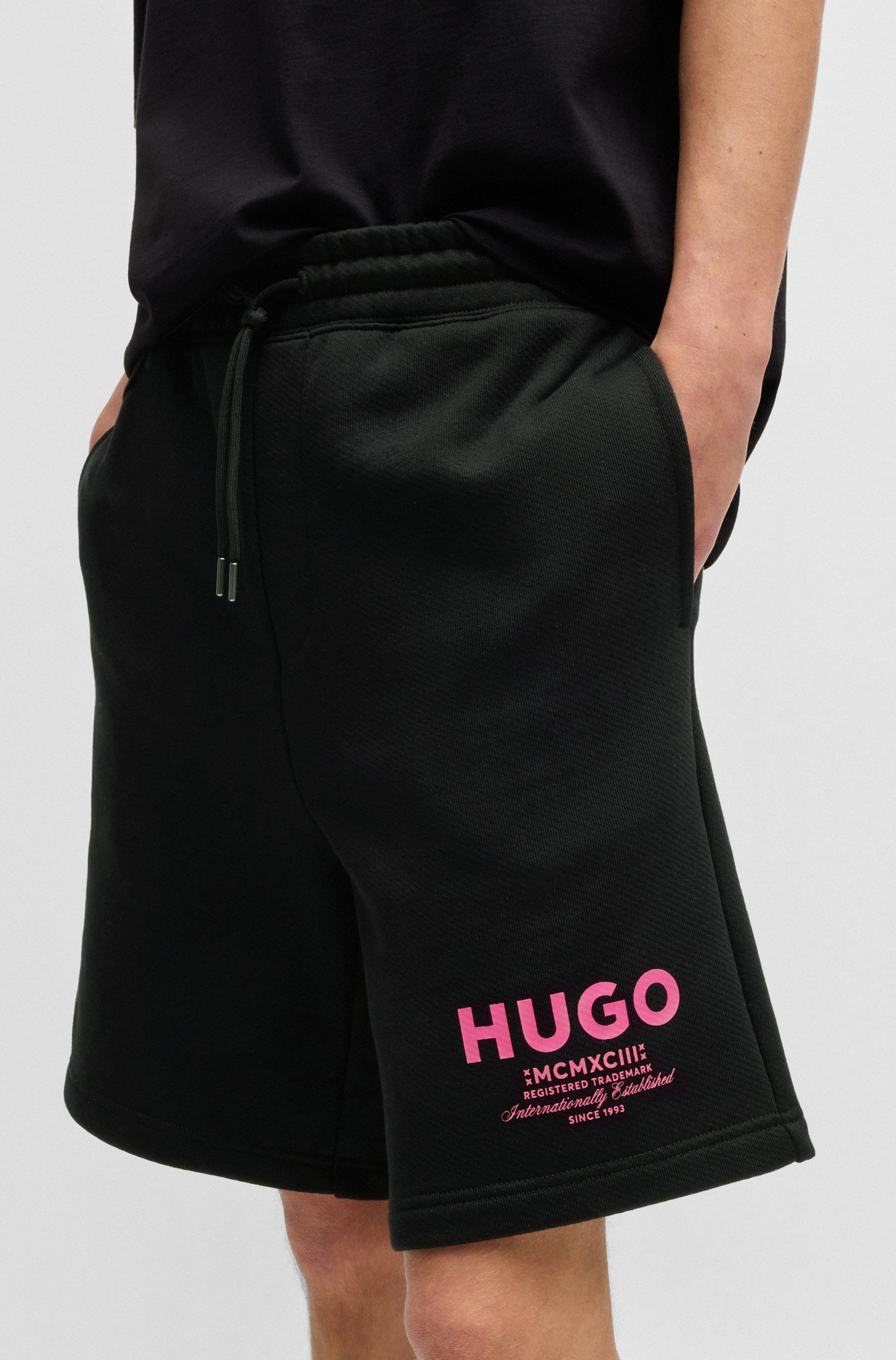 HUGO Blue Sweatshorts »Nomario«, mit grossem Druck