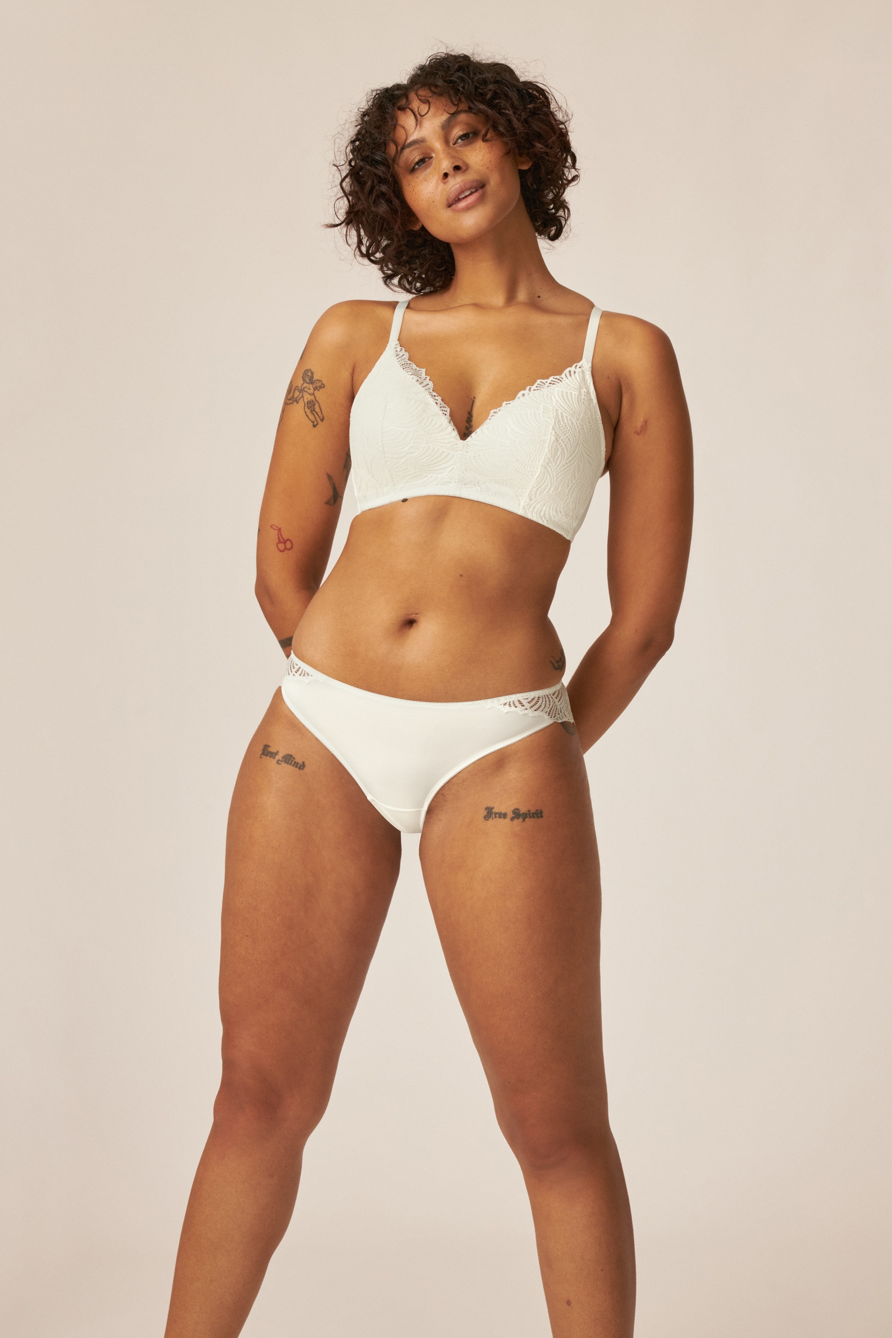 Naturana Soutien-gorge sans armatures »The Friday« 1 cuis avec pointe, féminin, confortable, doux, sans armature, bretelles réglables
