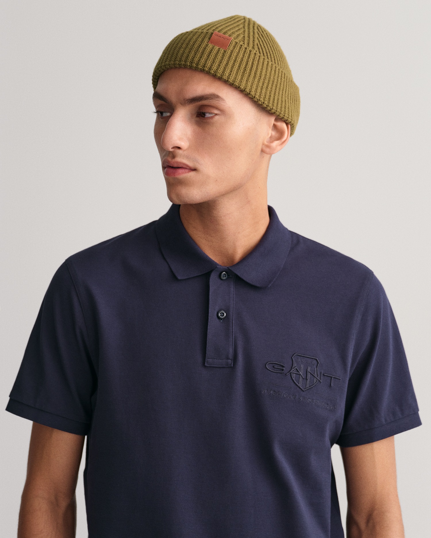 Gant Poloshirt »REG TONAL SHIELD SS RUGGER«, Ton in Ton Stickerei auf der Brust