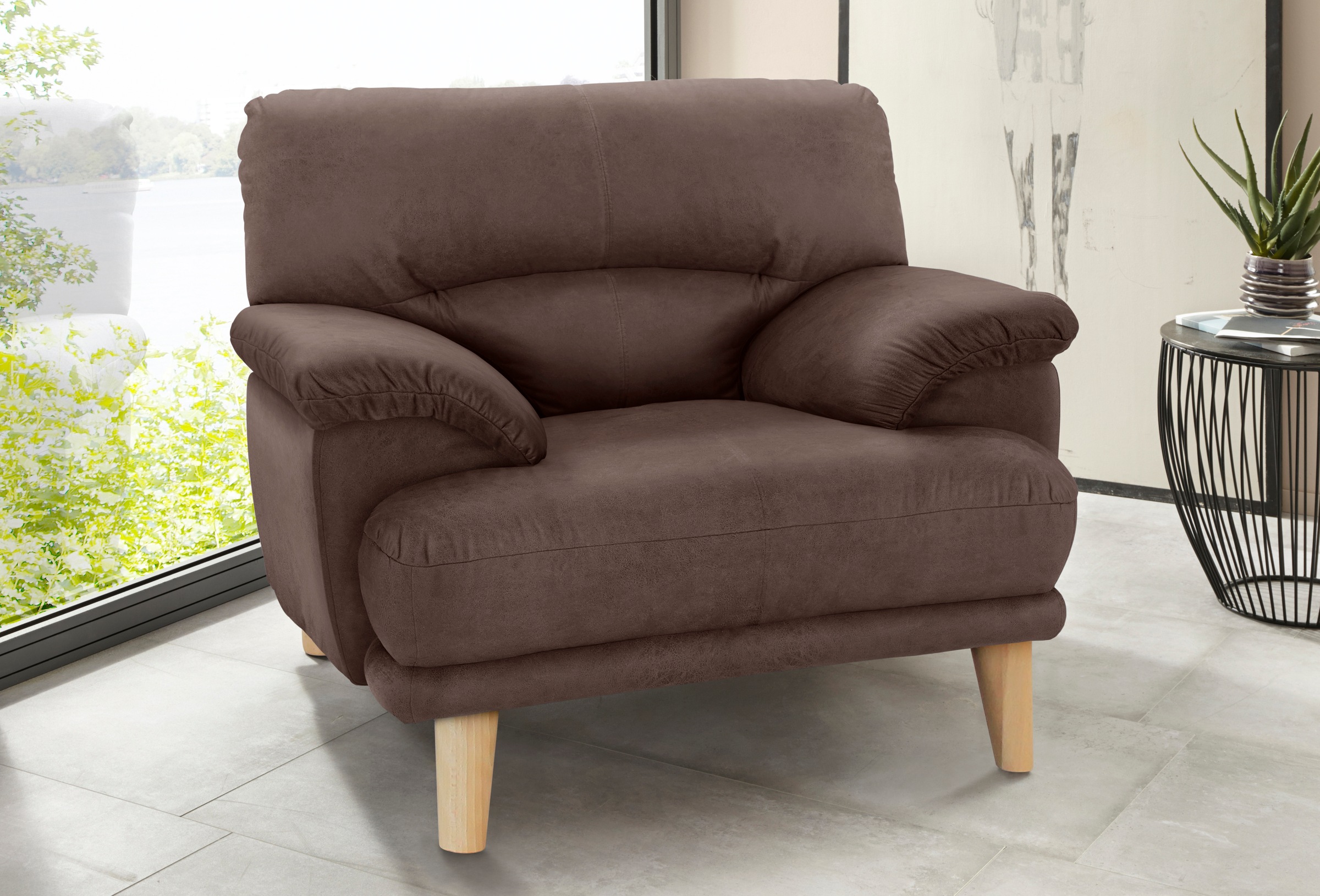TRENDMANUFAKTUR Sessel "Cecilia, Loungesessel, italienisches Design, bequeme Armlehnen" aufwendige Rückenverarbeitung für hohen Sitzkomfort, Holzfuß