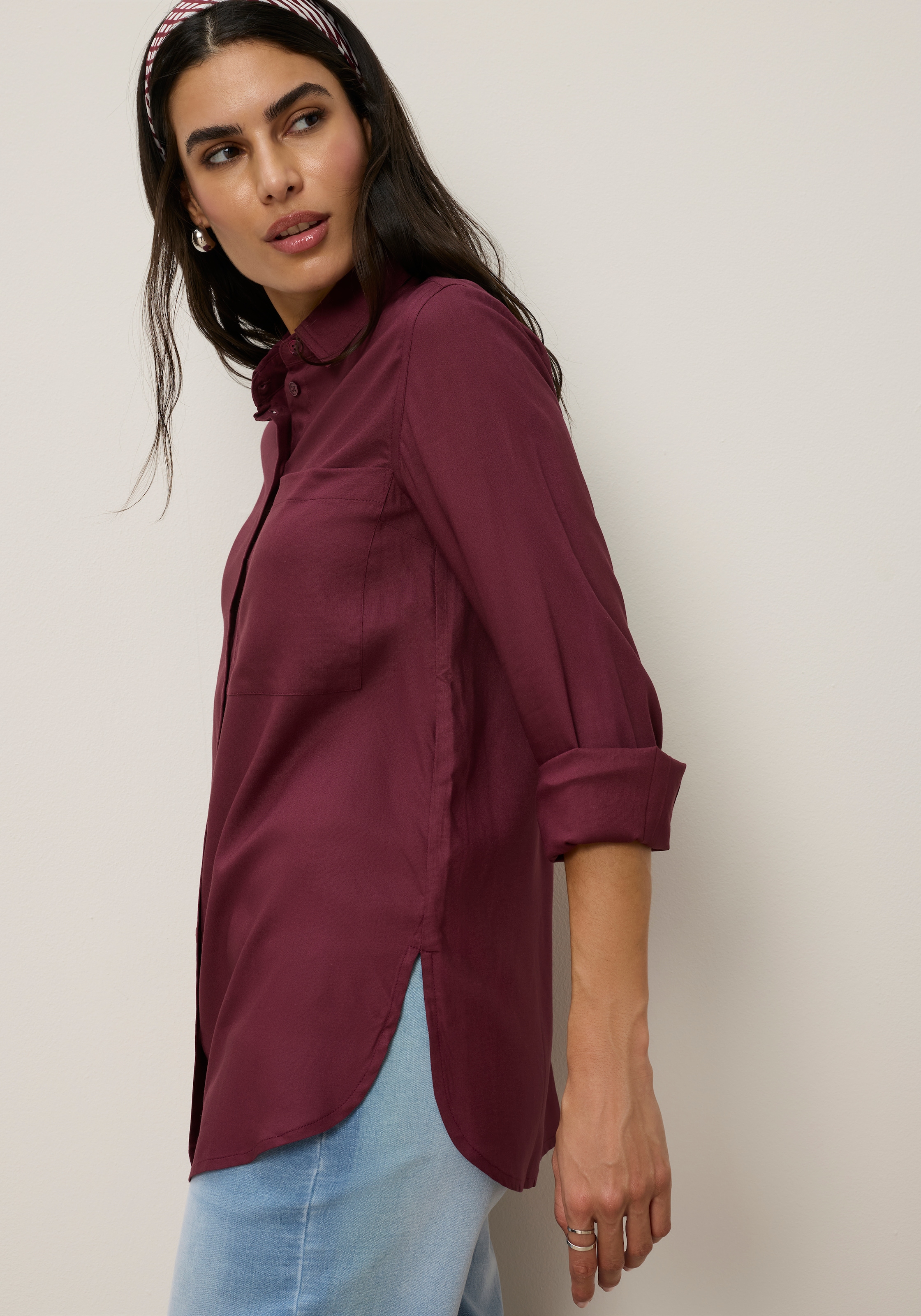 Tamaris Blouse chemise »mit lockerem Schnitt, aus fliessender Viskose-Qualität« style oversize avec poche