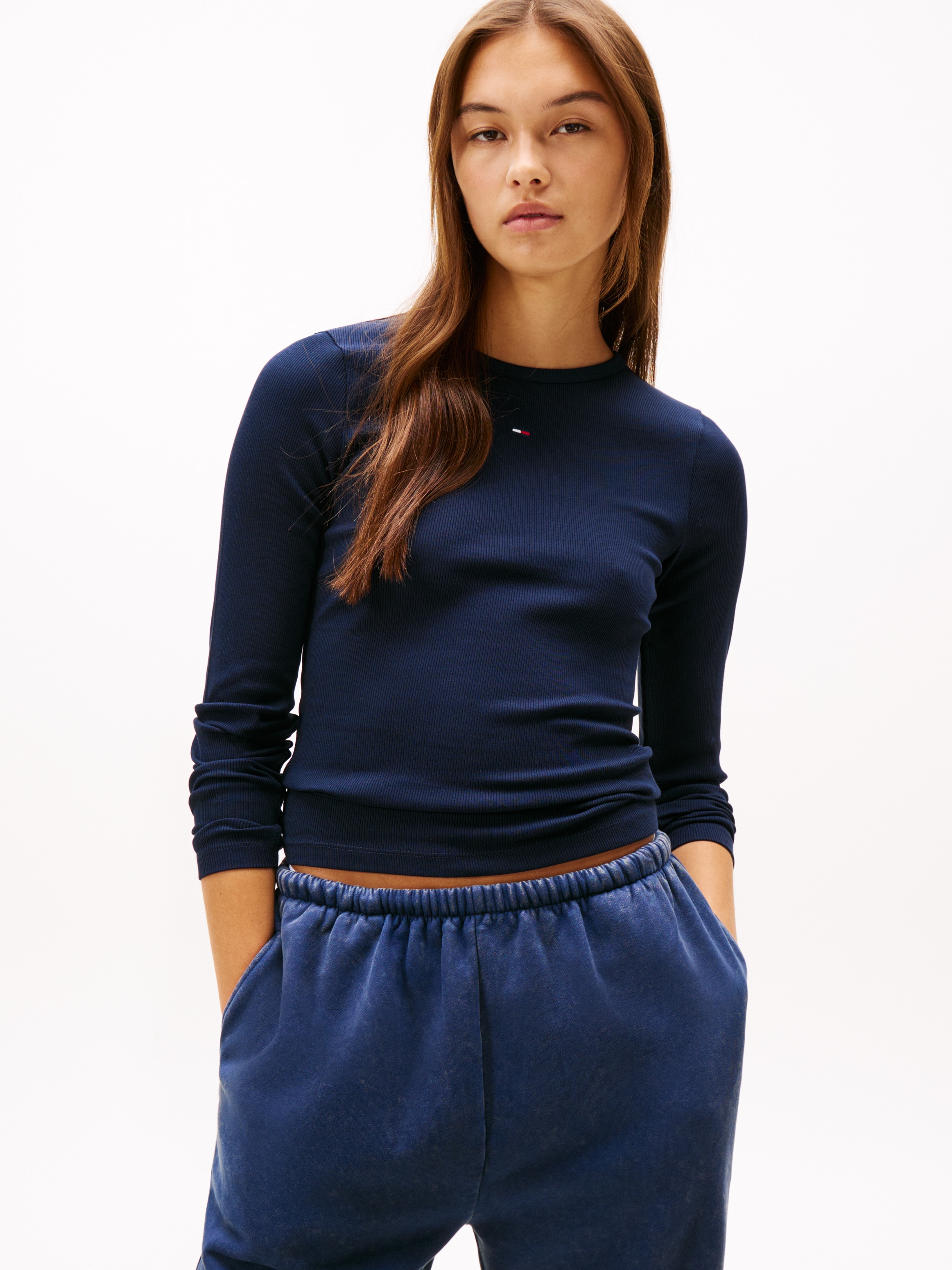 Tommy Jeans Langarmshirt »TJW 2PACK SLIM ESSENTIAL RIB LS« Packung, 2er-Pack, 2 Stk. tlg. in Rippoptik, mit Logostickerei