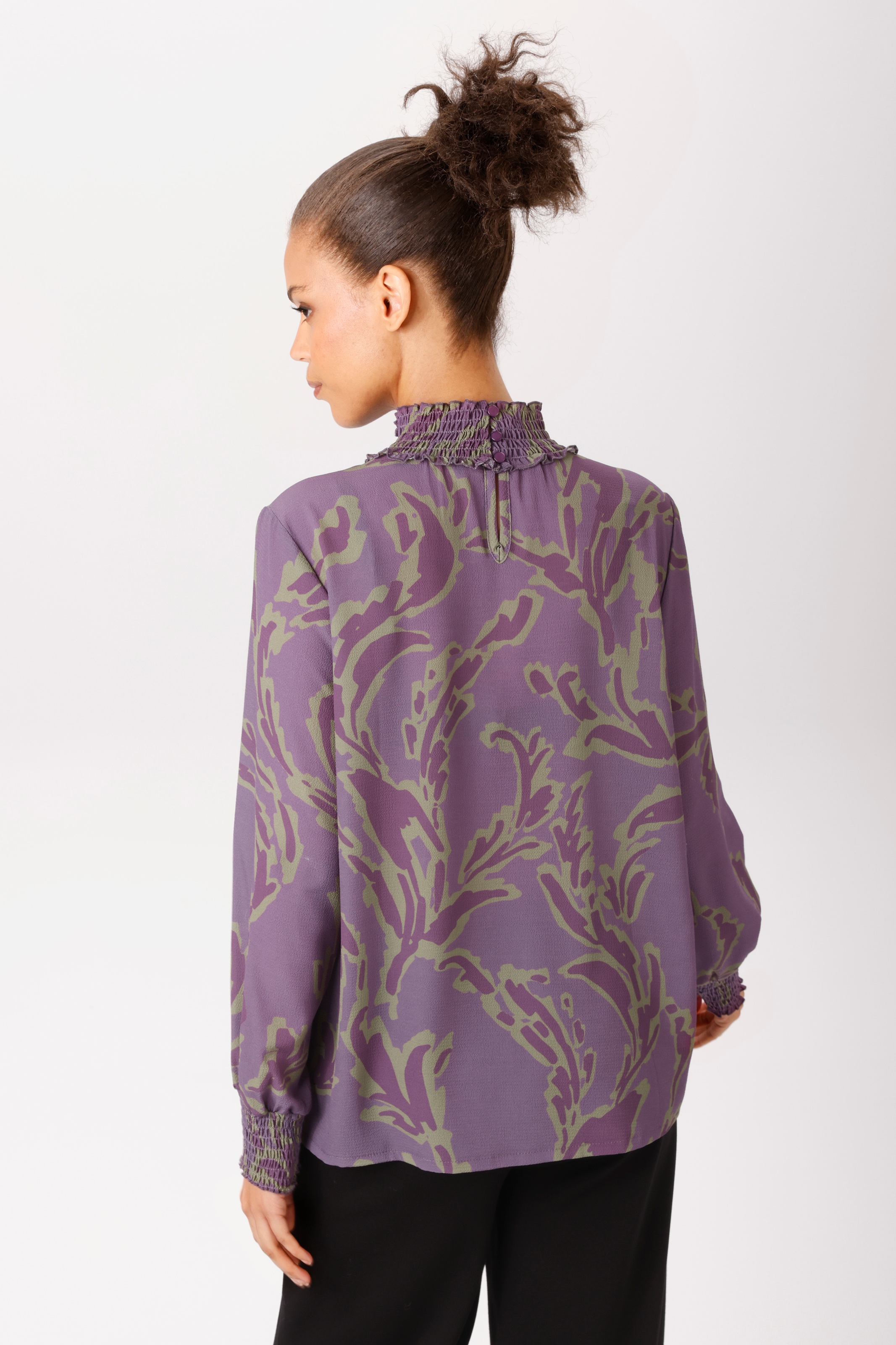 Aniston CASUAL Blouse à enfiler imprimé de grandes feuilles graphiques - NOUVELLE COLLECTION