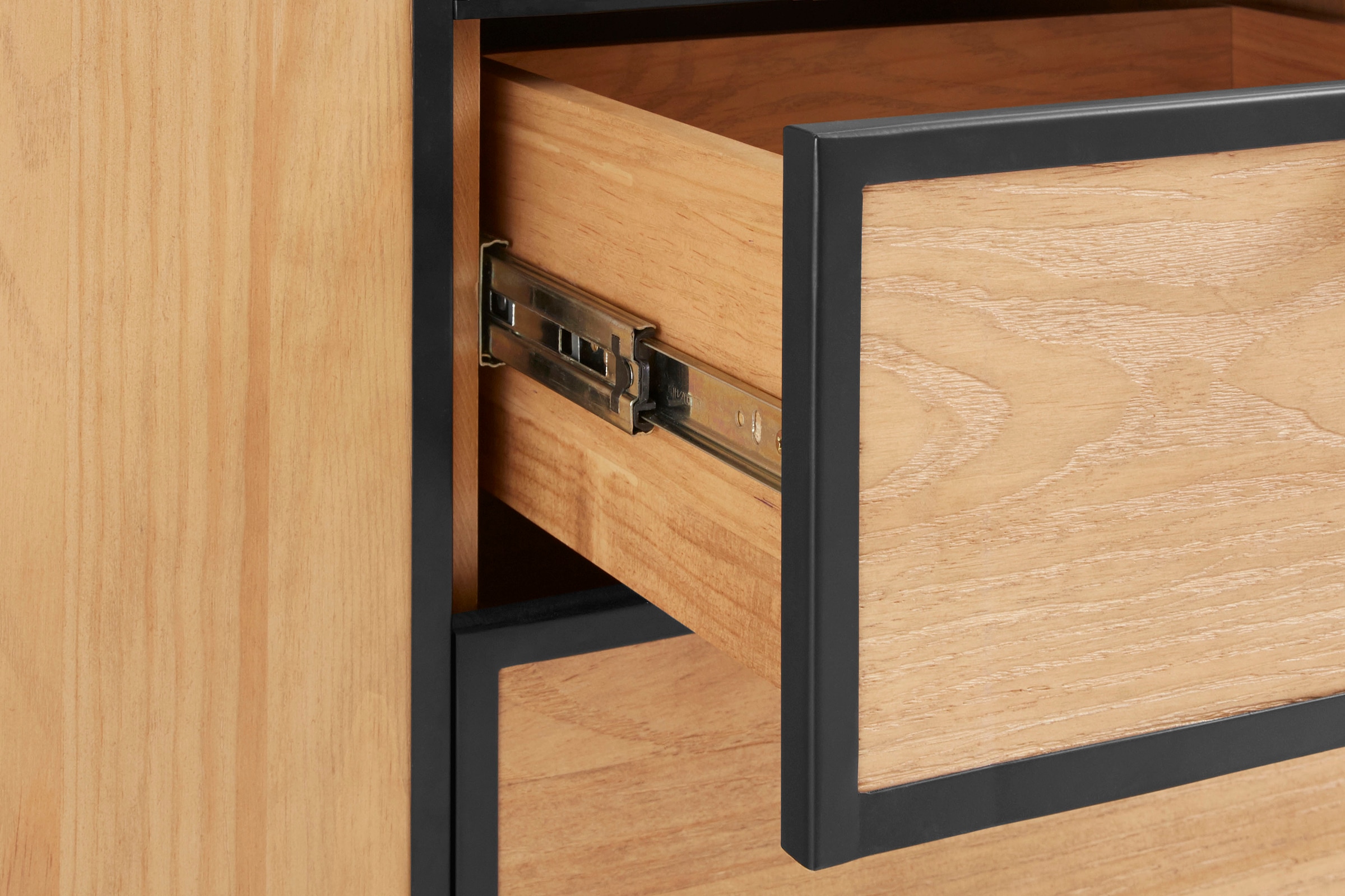 INOSIGN Sideboard »Malu«, Kommode mit Magnetverschluss an den Türen, aus massivem Kiefernholz