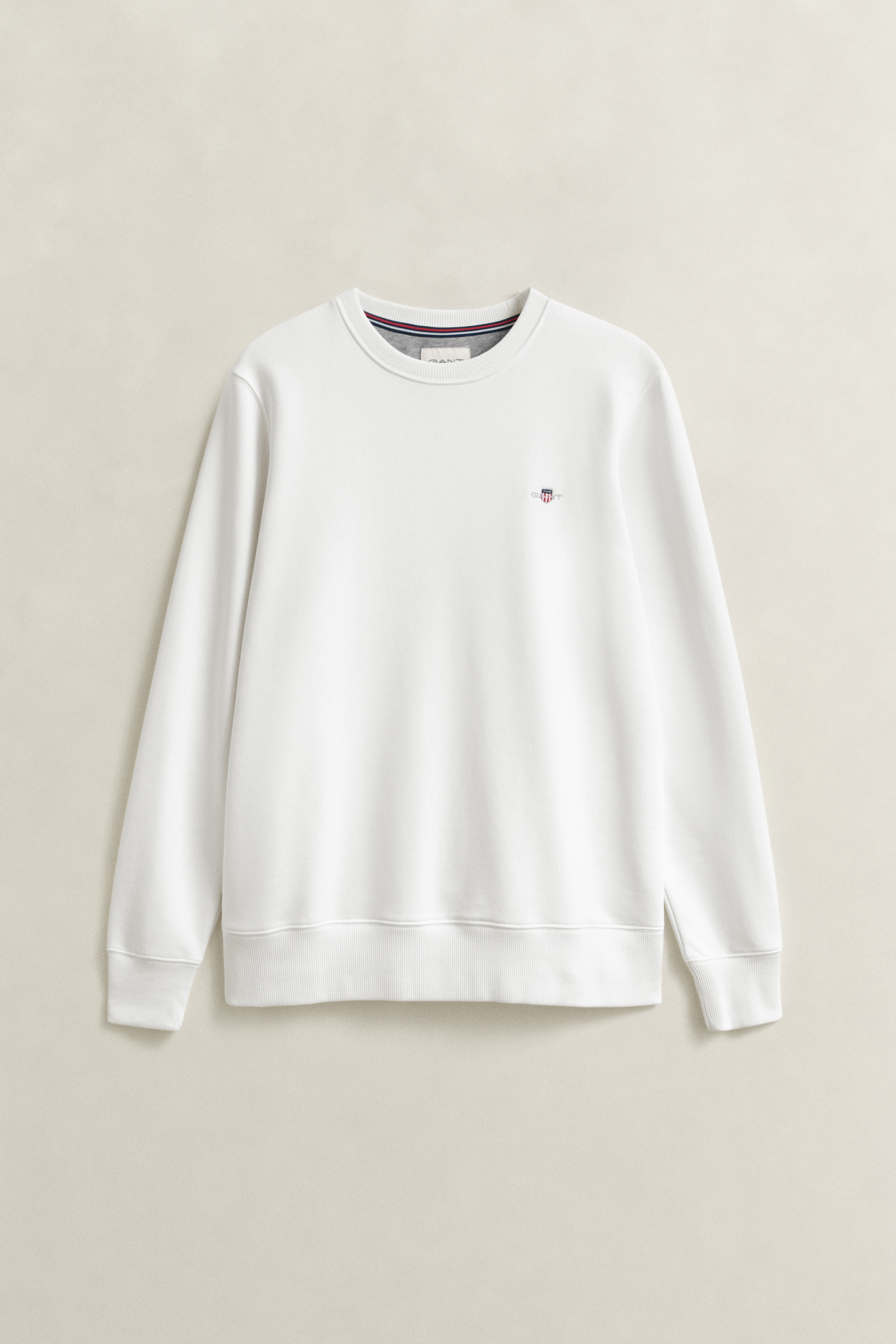 Gant Sweatshirt »REG SHIELD C-NECK SWEAT«, mit Logostickerei auf der Brust
