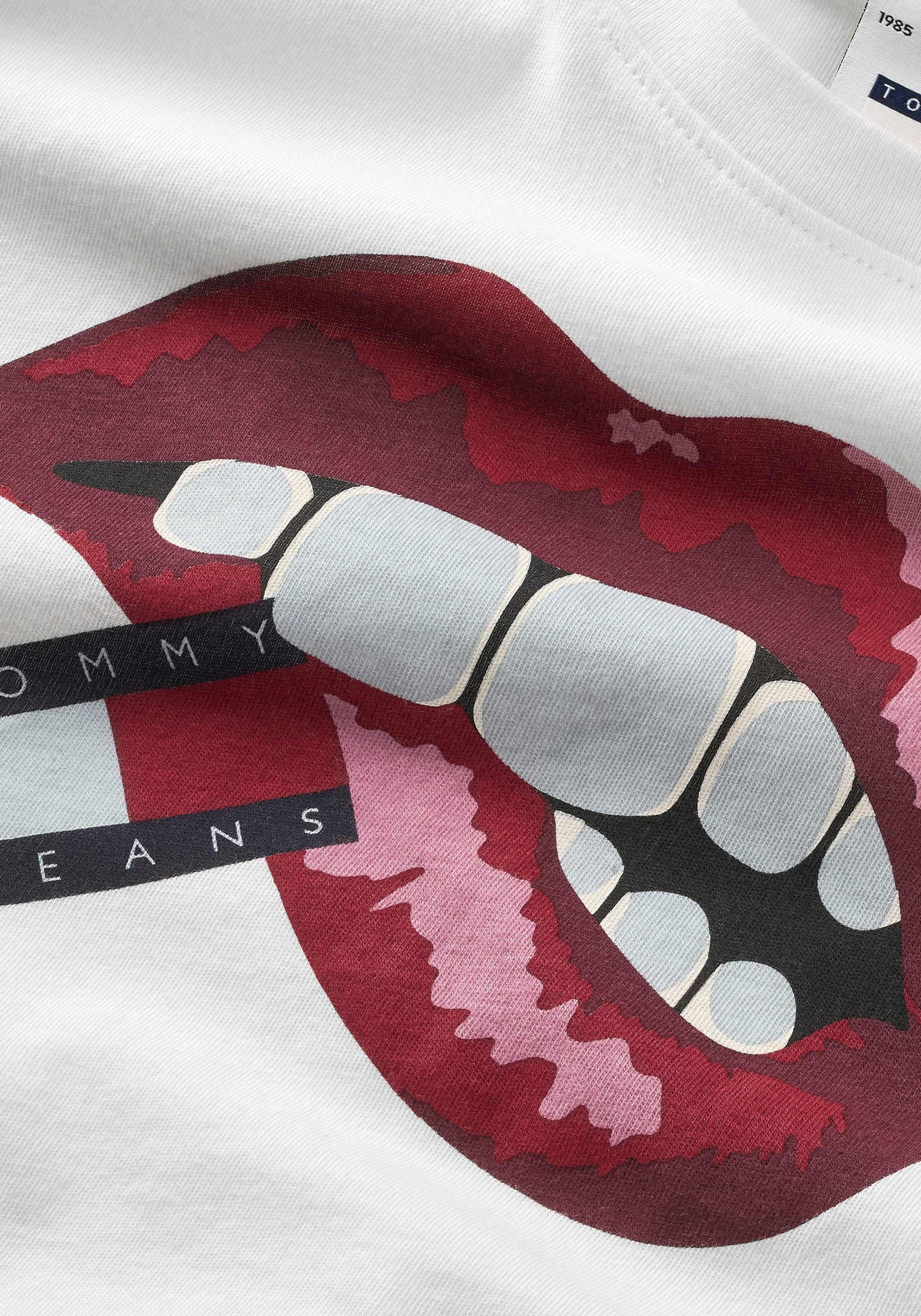 Tommy Jeans T-Shirt »TJW SLIM CRP WASHED TJ LIPS TEE«, mit Frontprint