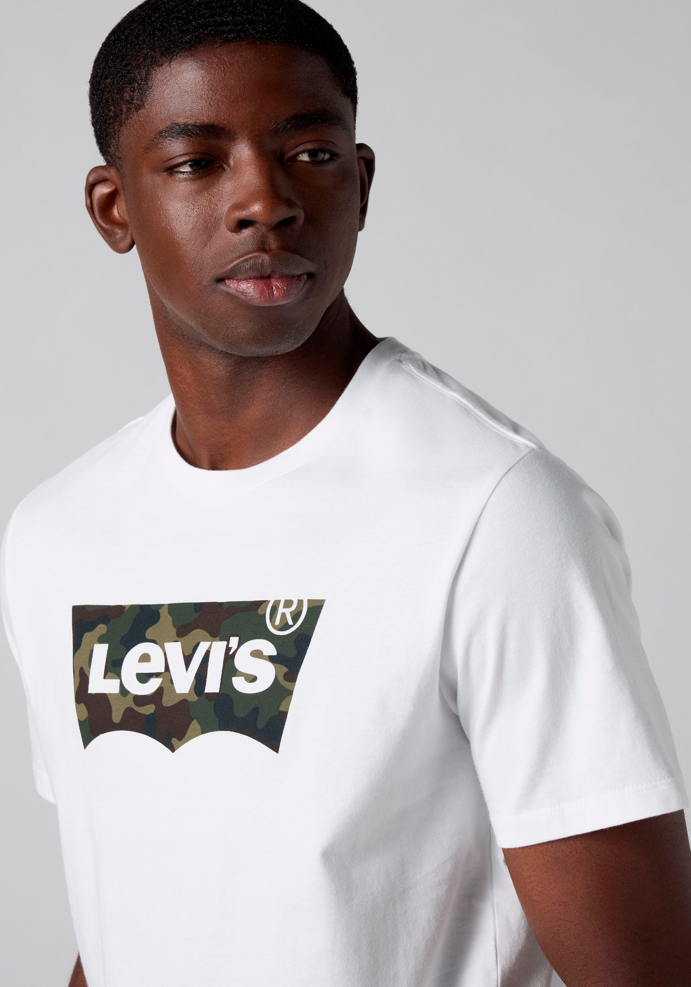 Levi's® T-Shirt »Batwing Logo Tee« mit Logo-Front-Print