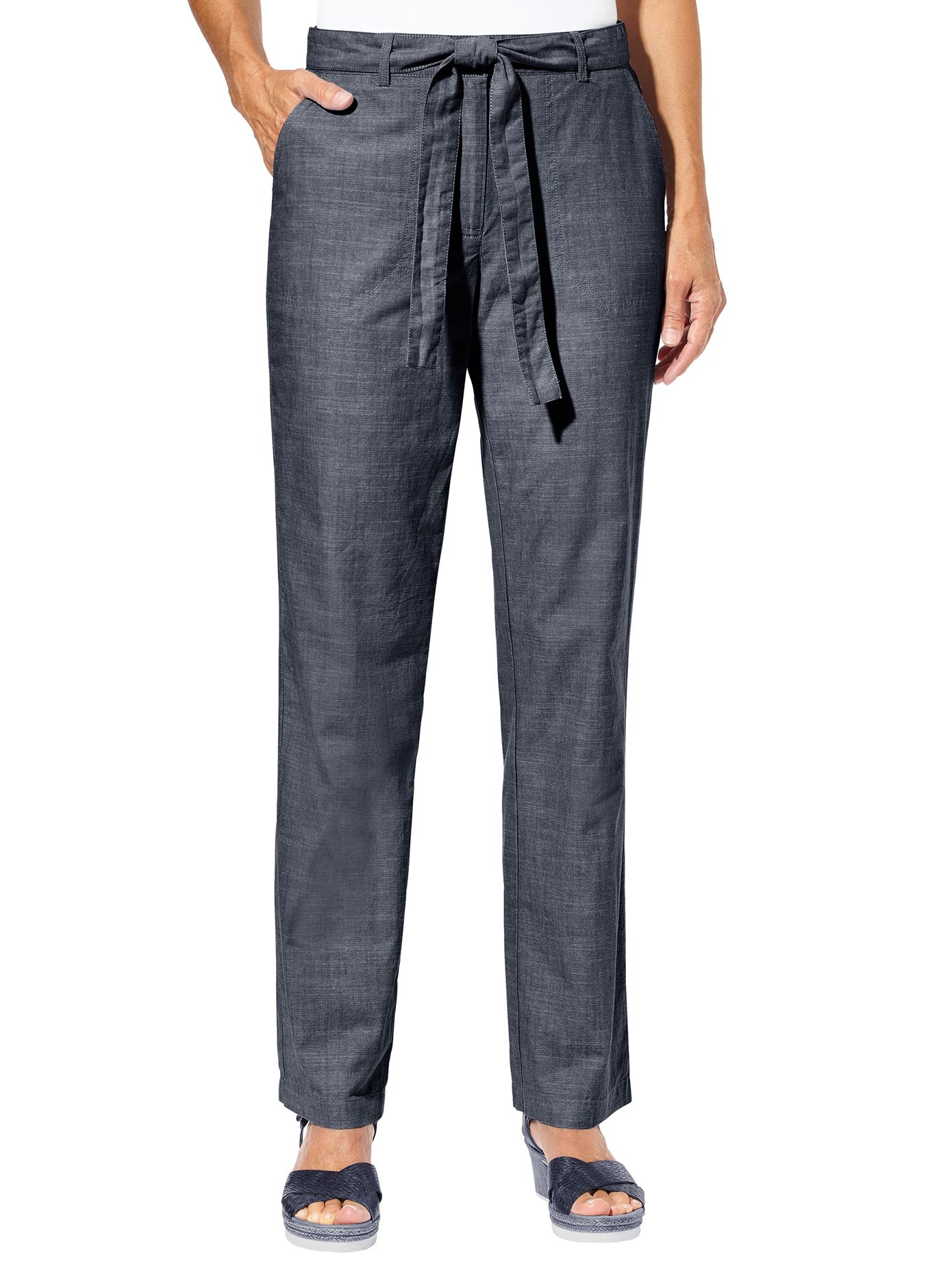 Hose mit passendem Bindegürtel