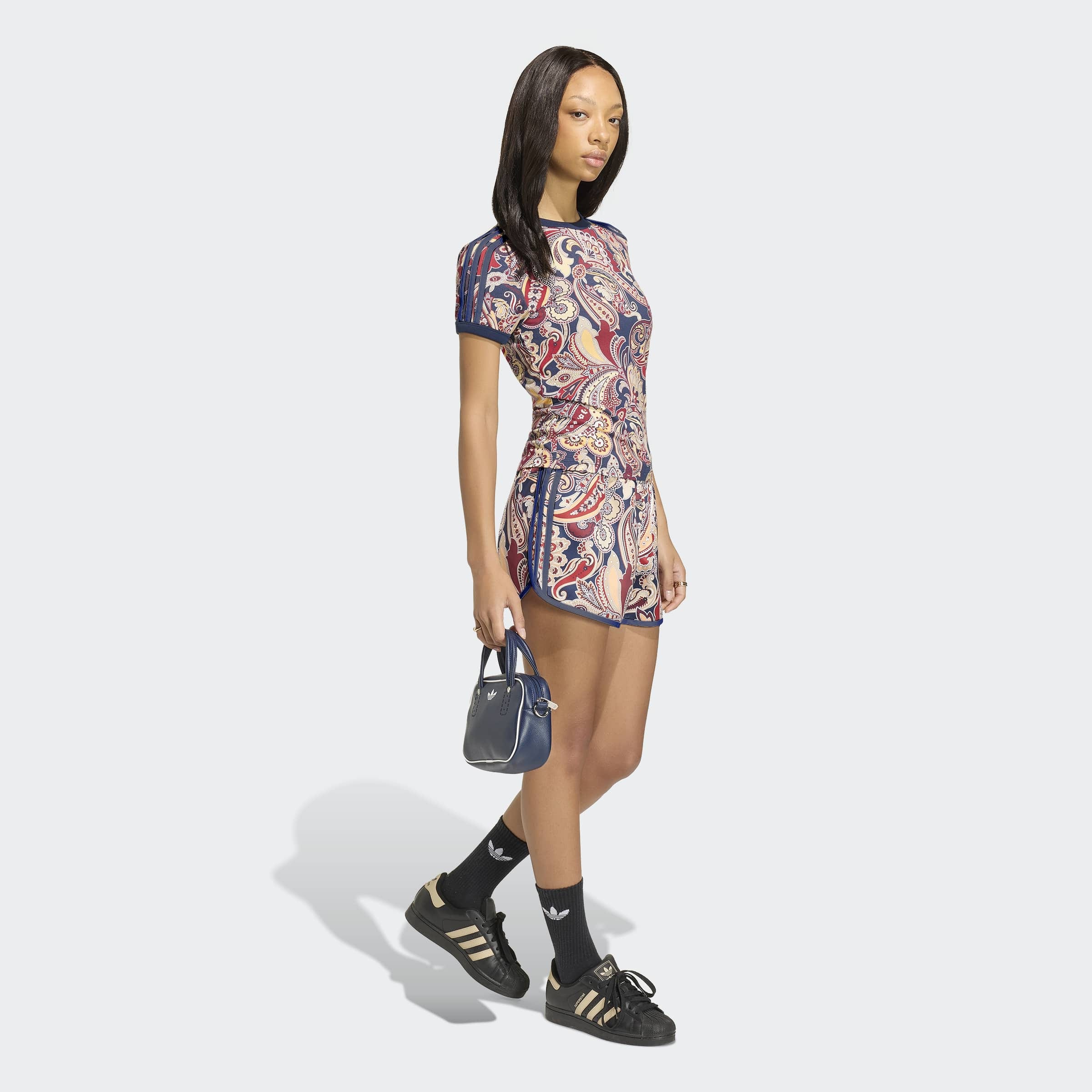 Image of adidas Originals T-Shirt "ADIDAS LIBERTY LONDON CALI" für Erwachsene, mit Rundhalsausschnitt, ohne Verschluss