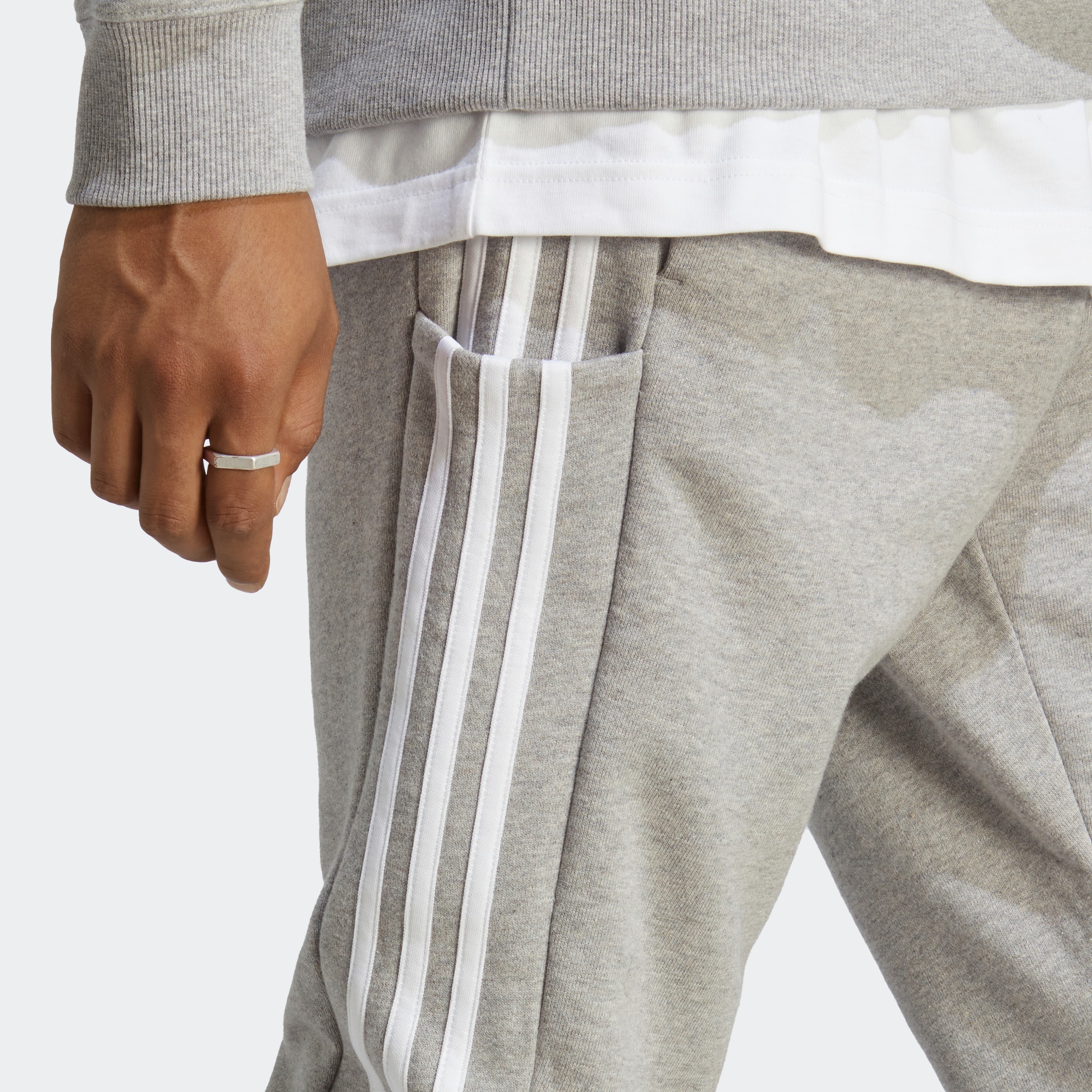 adidas Sportswear Sporthose »ESSENTIALS FRENCH TERRY TAPERED CUFF 3STREIFEN HOSE«, (1 tlg.)