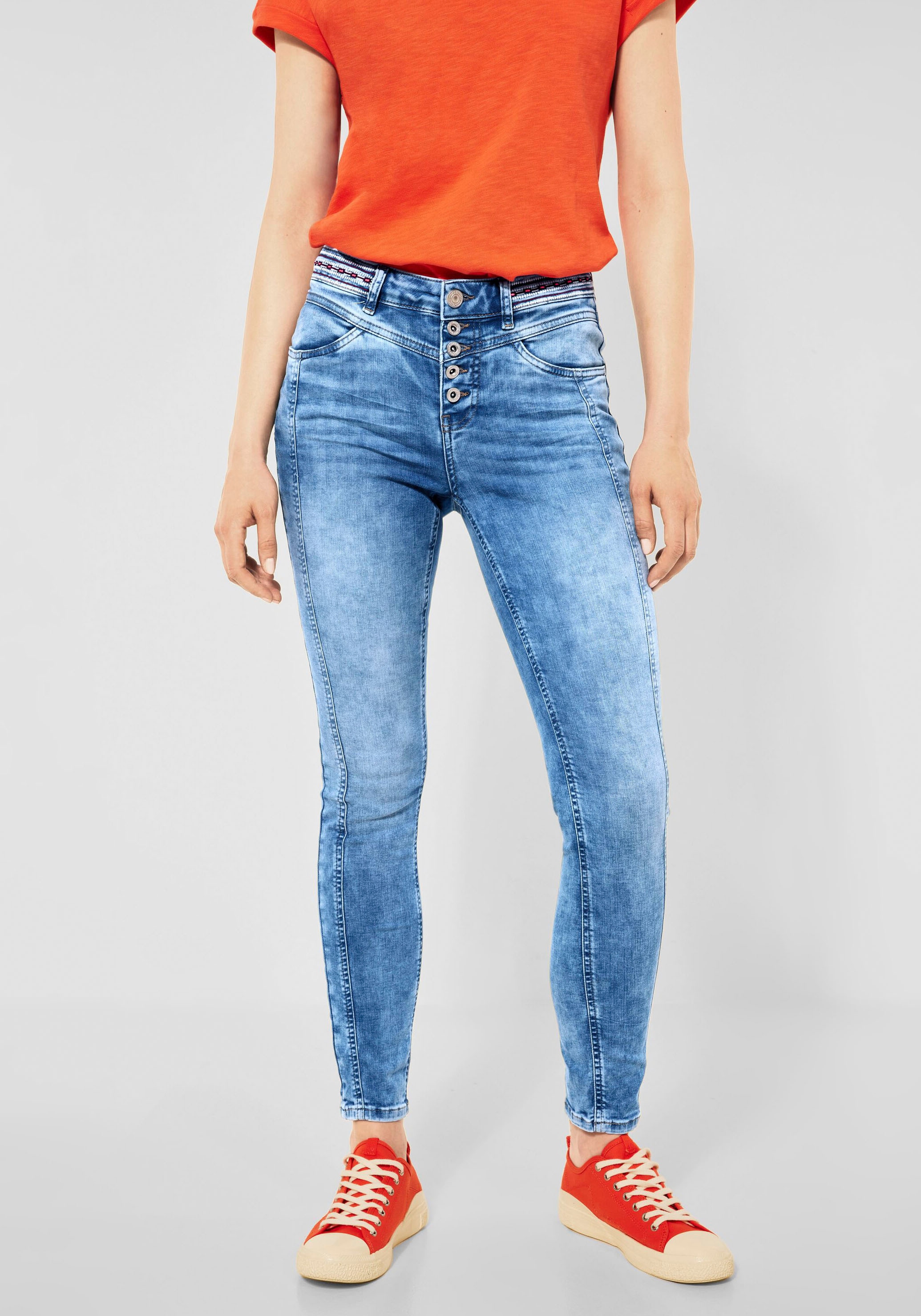 Image of STREET ONE Slim-fit-Jeans »Style York«, mit schöner Stickerei am Bund bei Ackermann Versand Schweiz