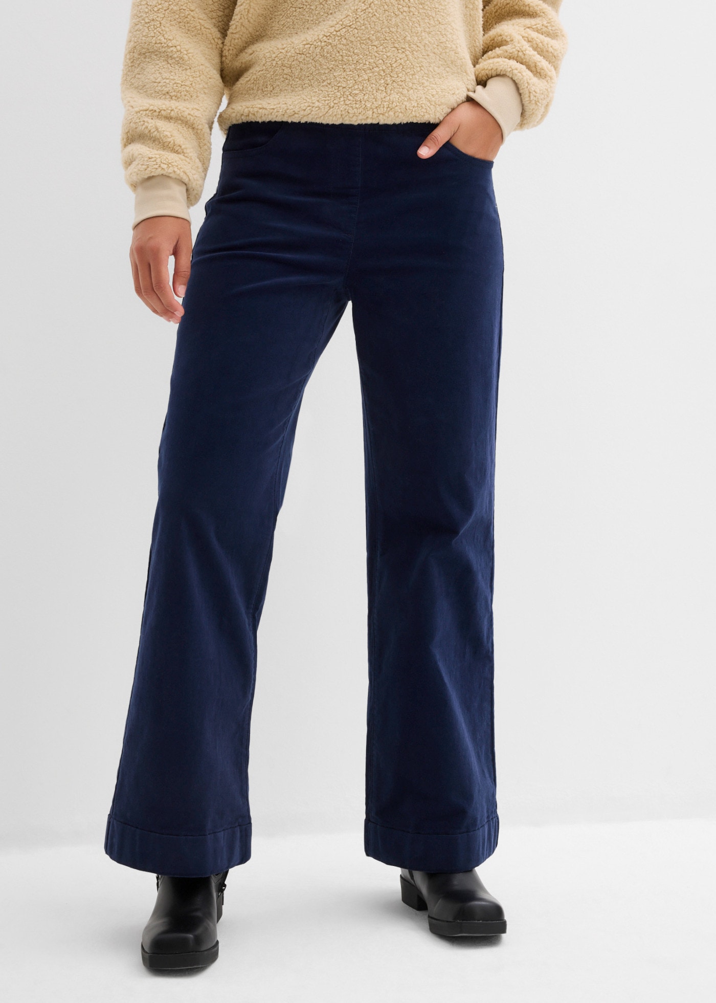 Image of bonprix Cordhose im Bootcut-Style, Loose Fit, aus Cord