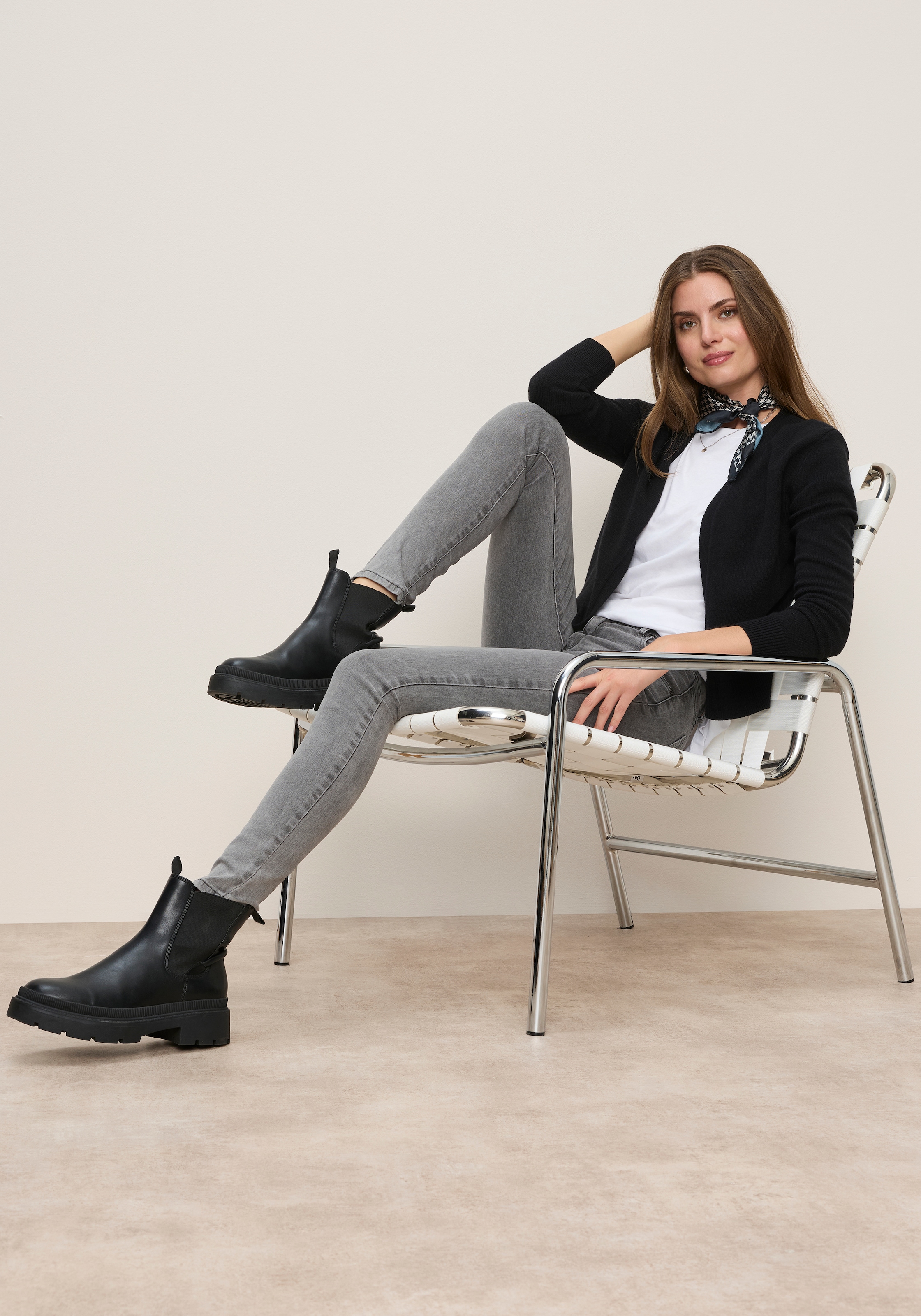 Tamaris Veste en tricot »kurzer Schnitt, figurumspielende Passform« en mélange de viscose doux
